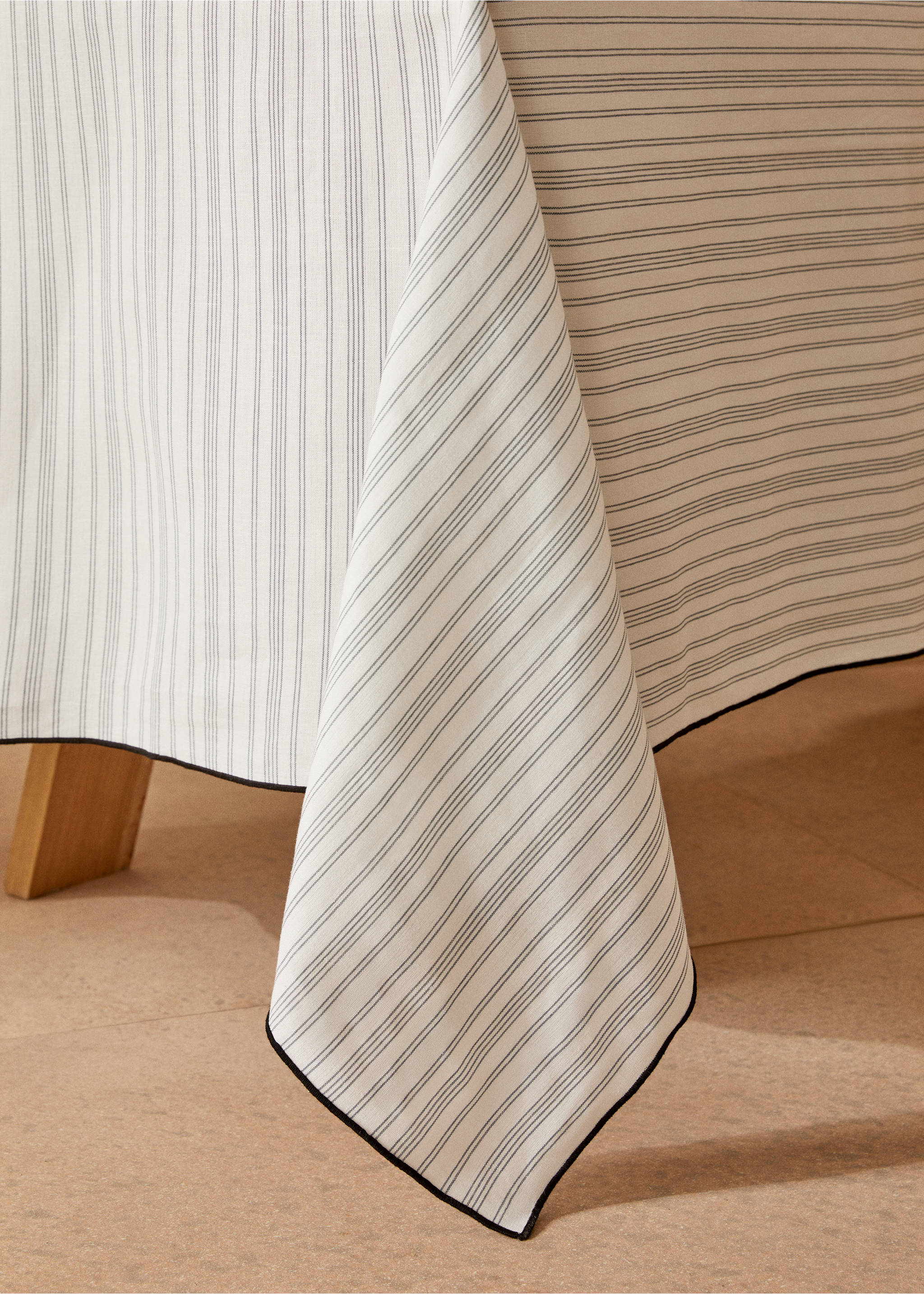 Striped cotton linen tablecloth with trim 170x250cm - Details of the article 8, Ecru. Ref: 67036020-00.