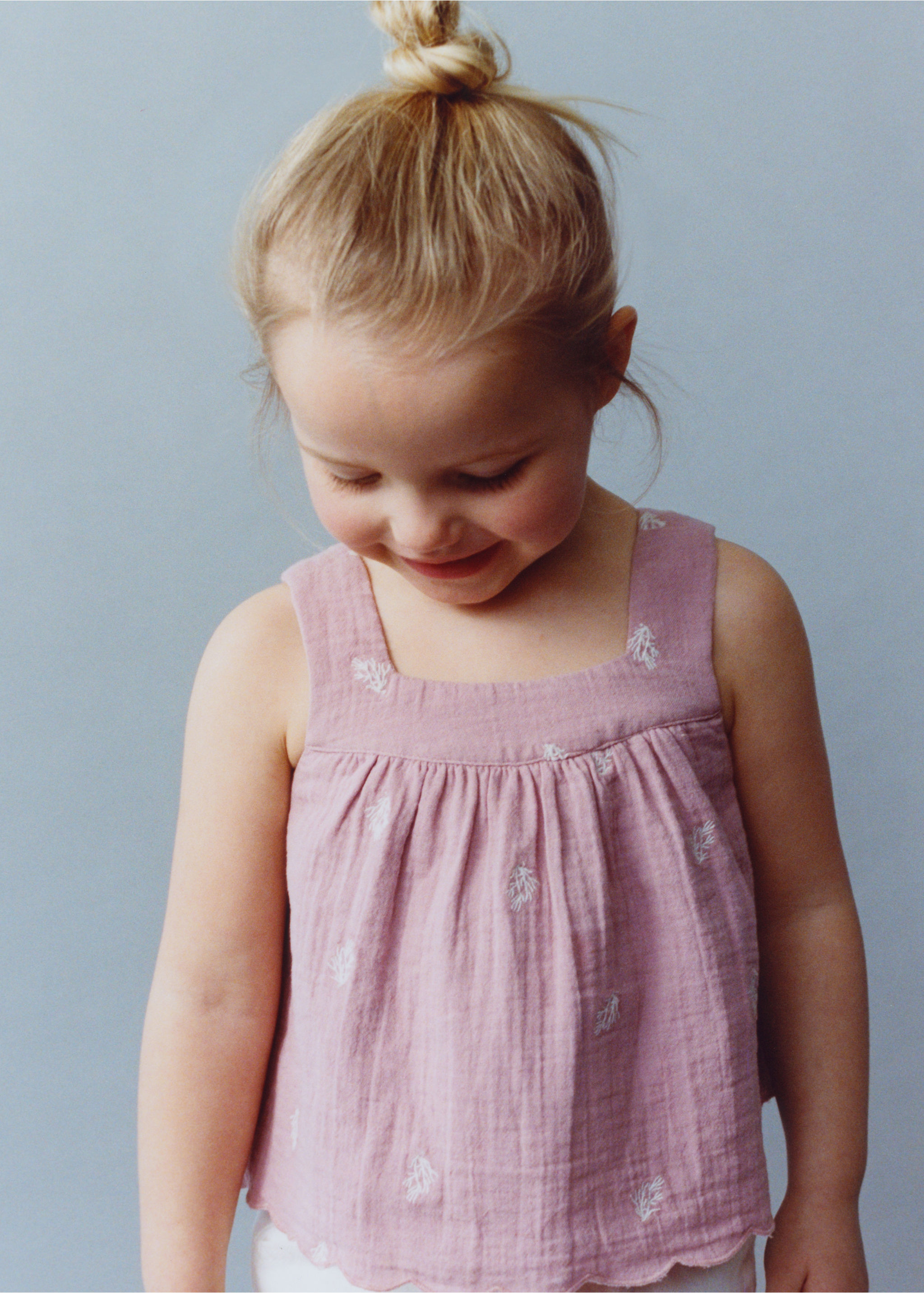 Embroidered cotton blouse - Details of the article 5