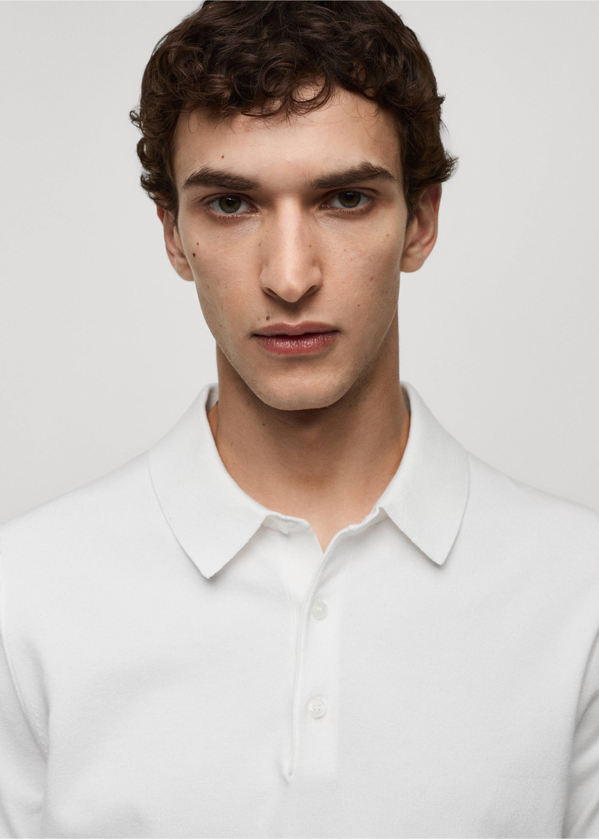 Fine-knit polo shirt - Details of the article 1, White. Ref: 67036315-00.