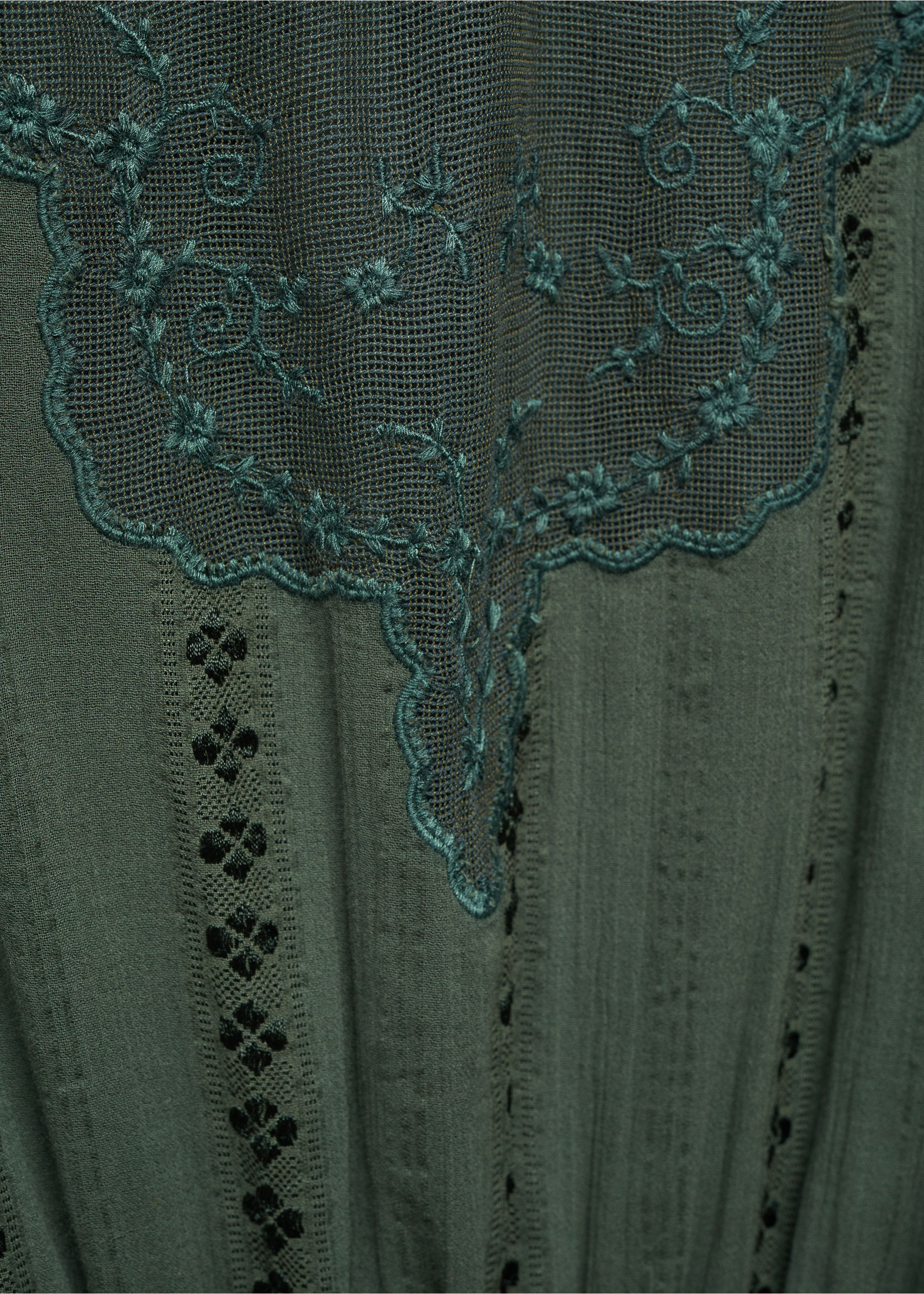 Puff-sleeved embroidered dress - Details of the article 8