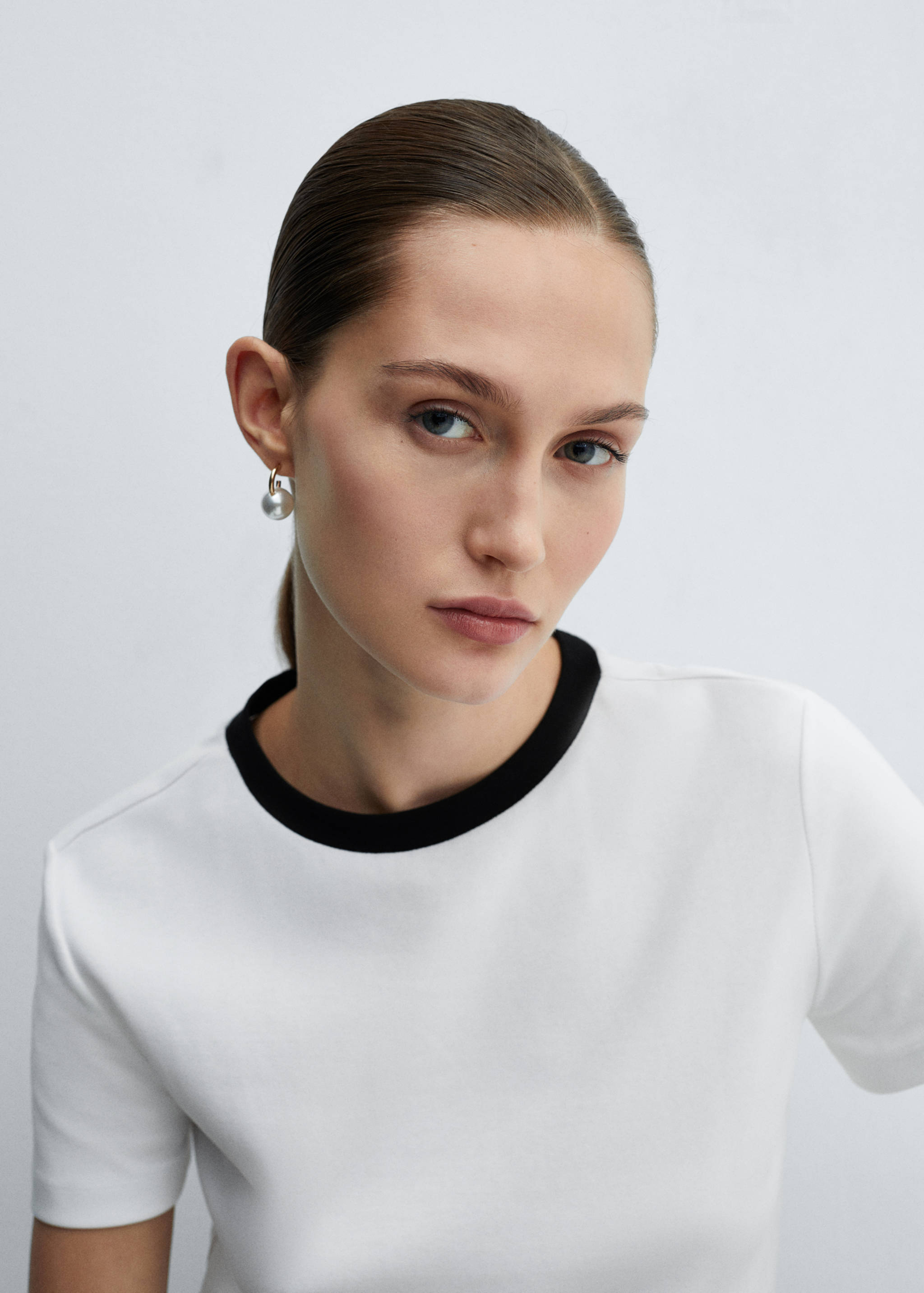 Baumwoll-T-Shirt mit Kontrastkragen - Detail des Artikels 1