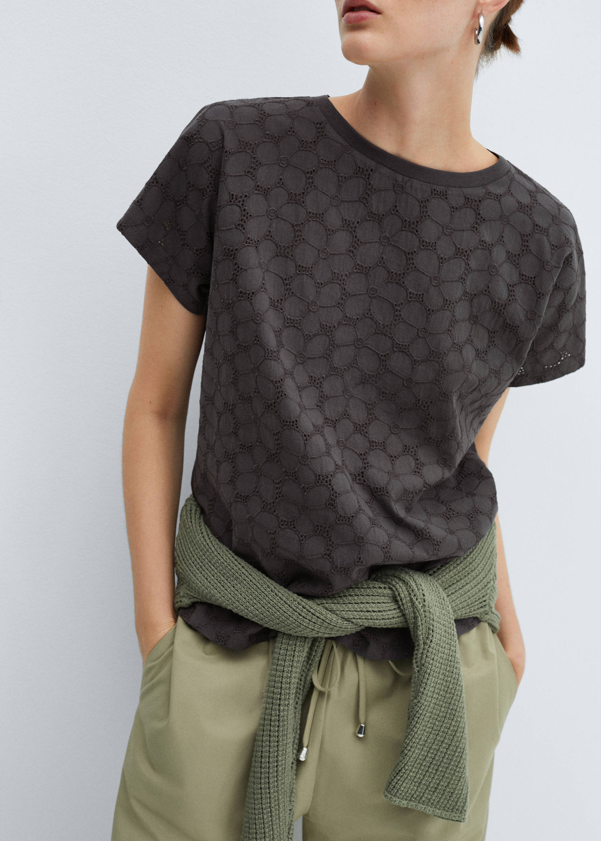 Opengewerkt T-shirt van katoen - Detail van het artikel 6