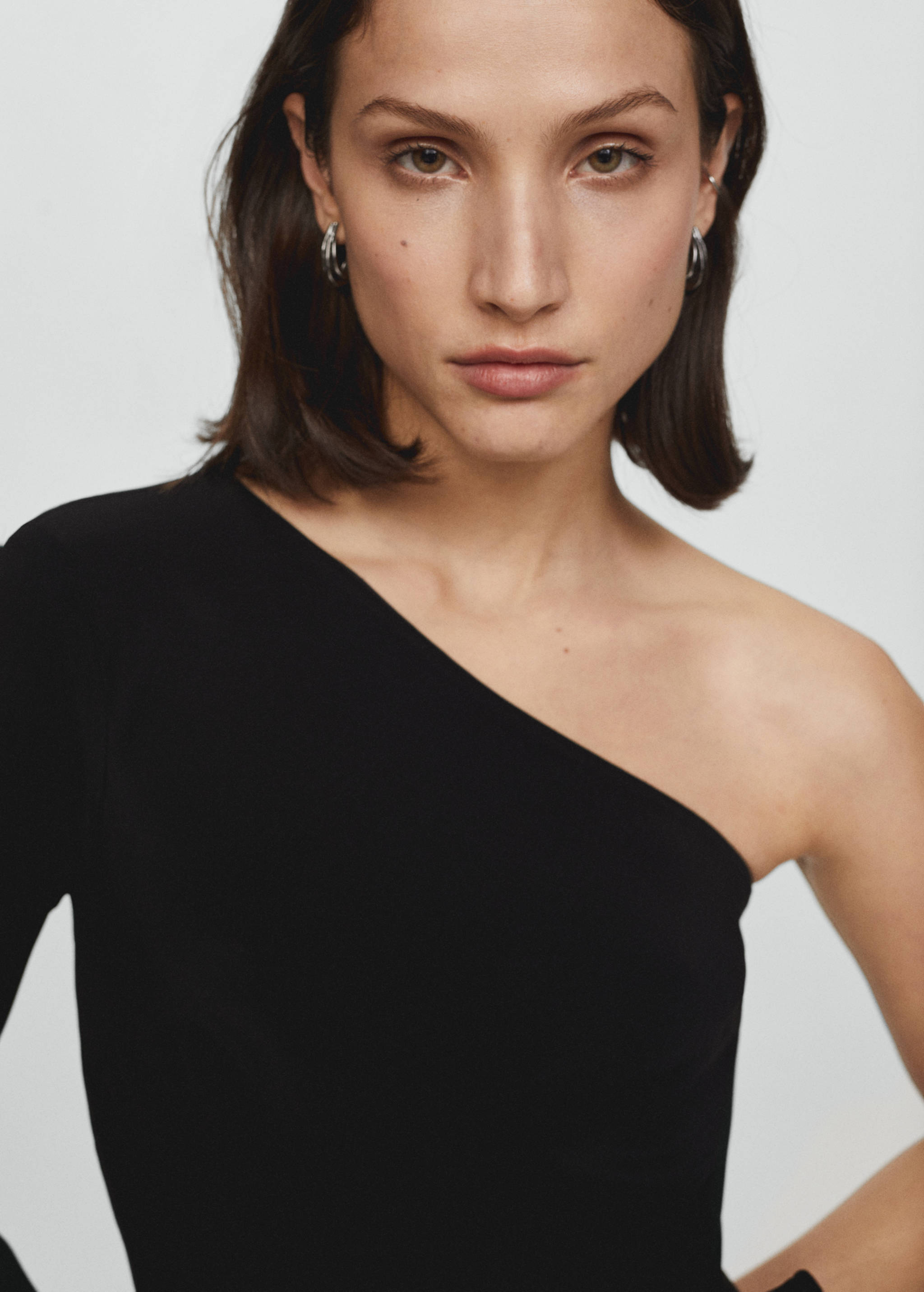 Asymmetrisches Kleid mit XXL-Blume - Detail des Artikels 1