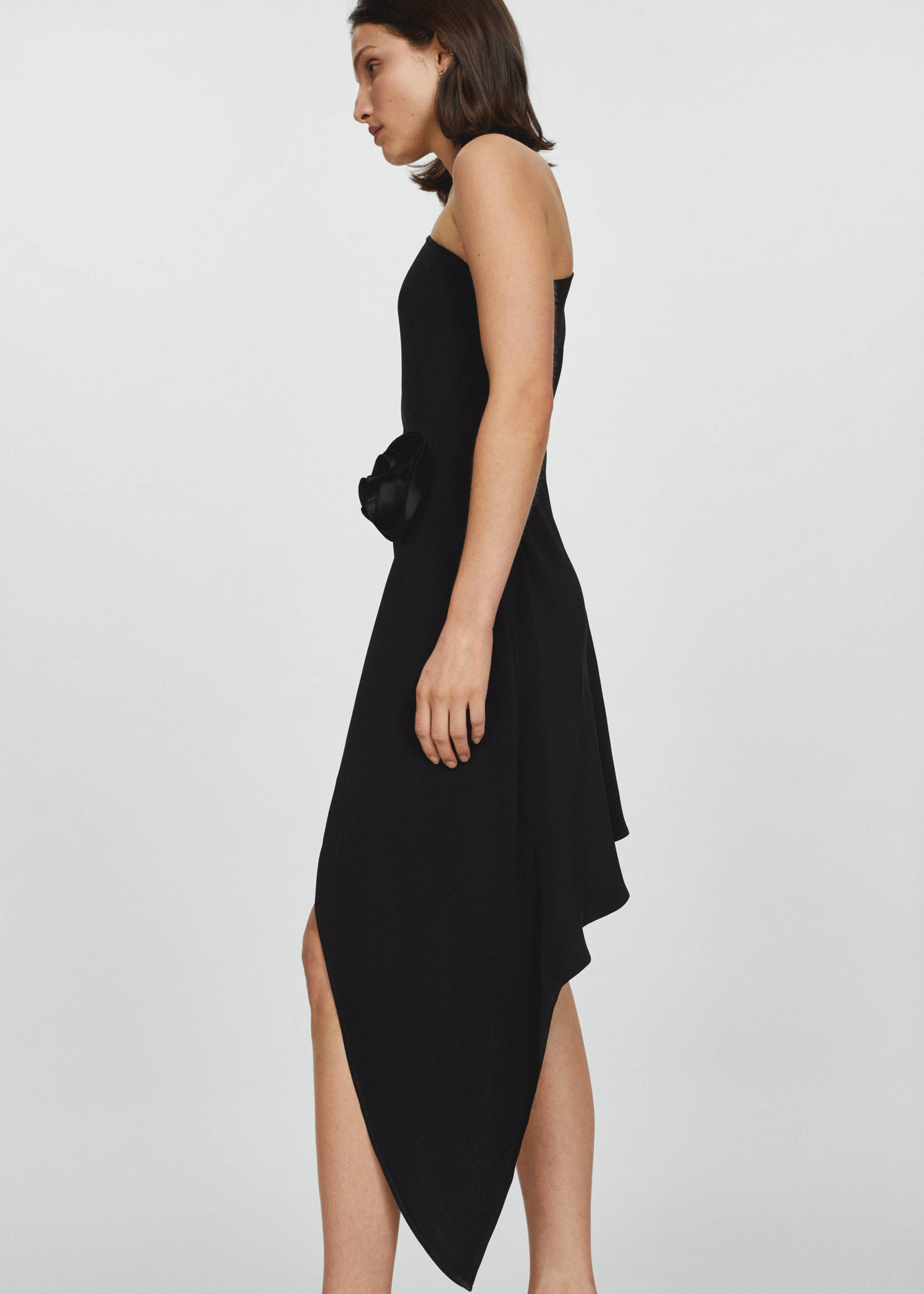 Asymmetrisches Kleid mit XXL-Blume - Detail des Artikels 2