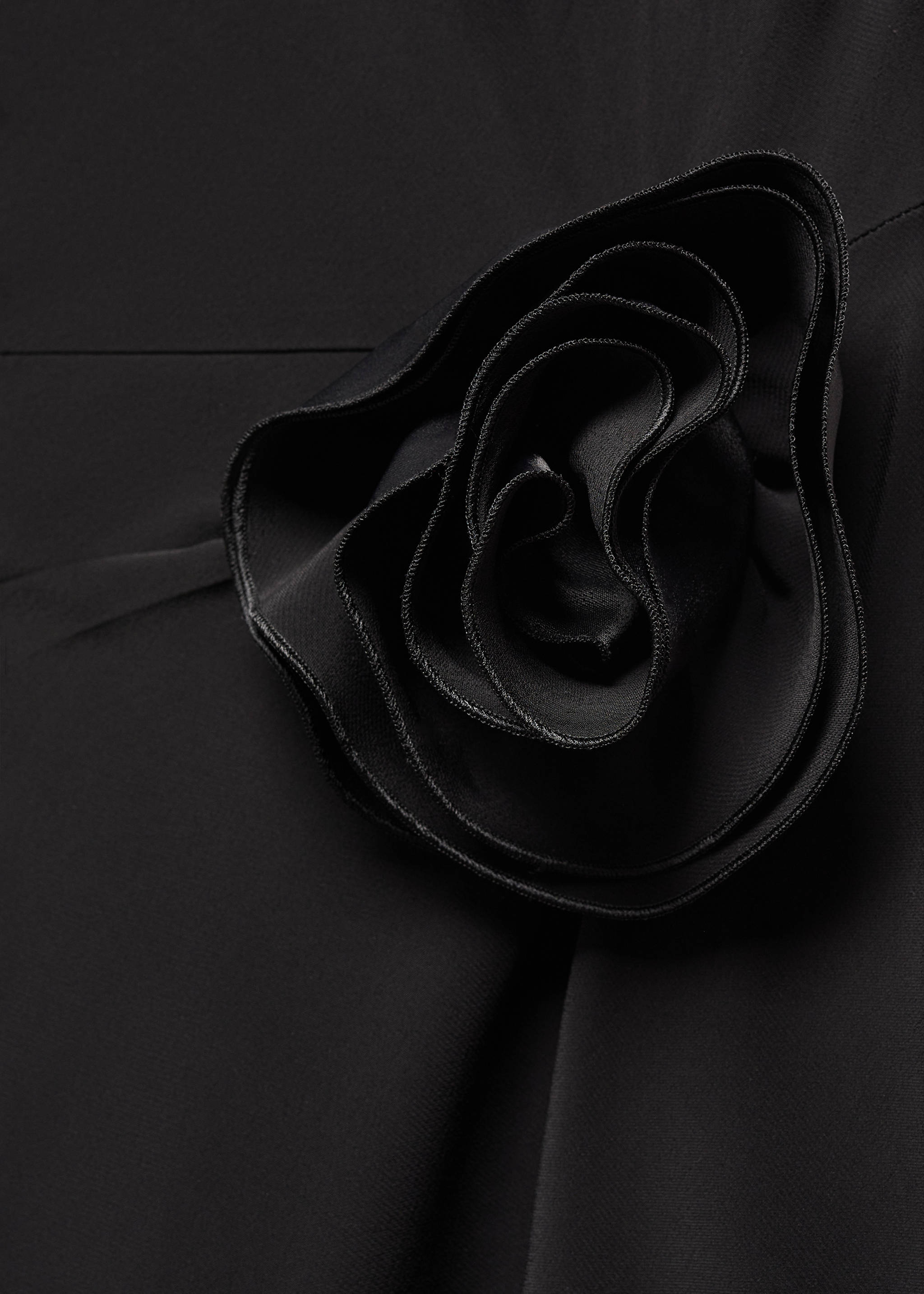Asymmetrisches Kleid mit XXL-Blume - Detail des Artikels 8