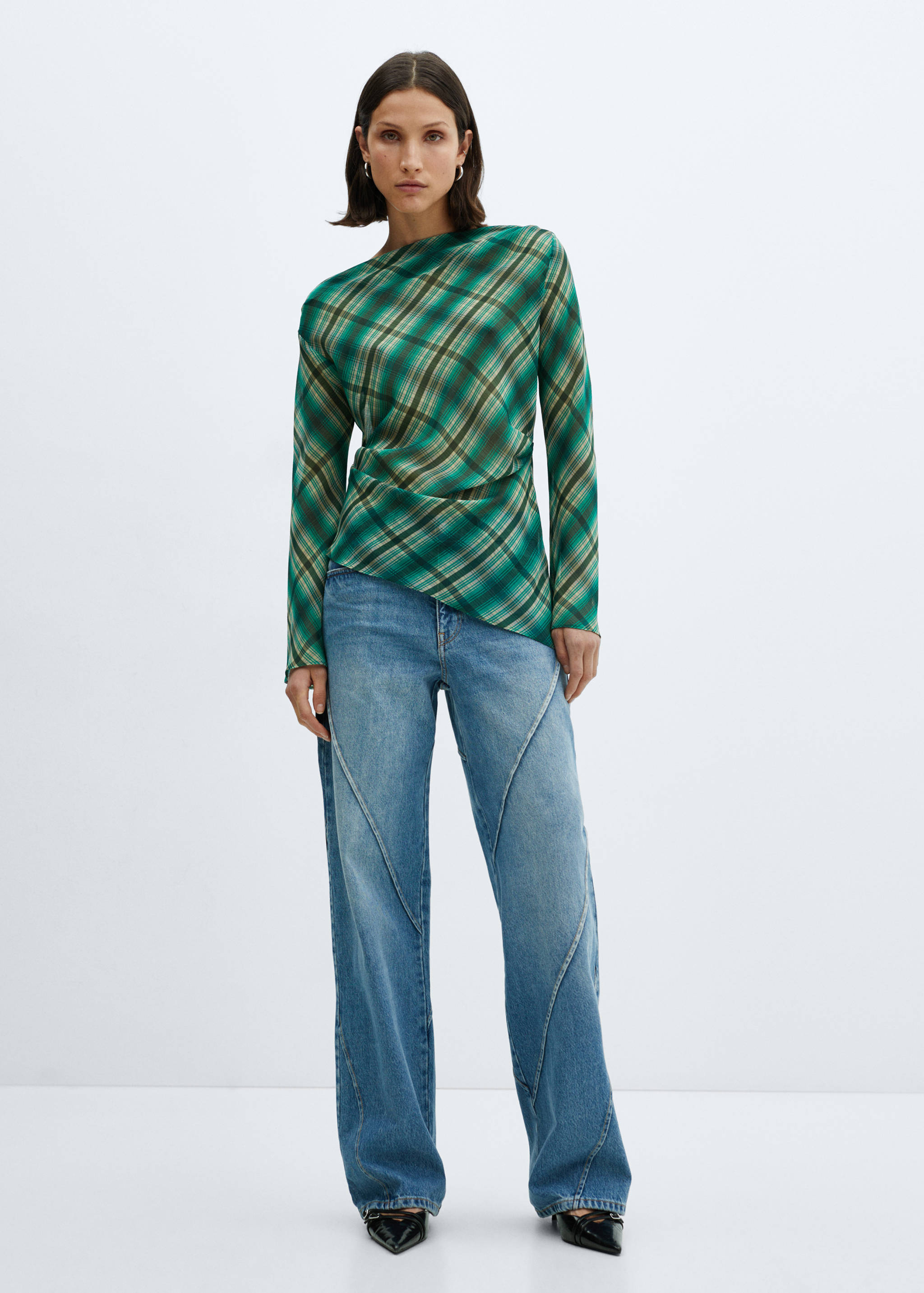 Asymmetric checked blouse - General plane