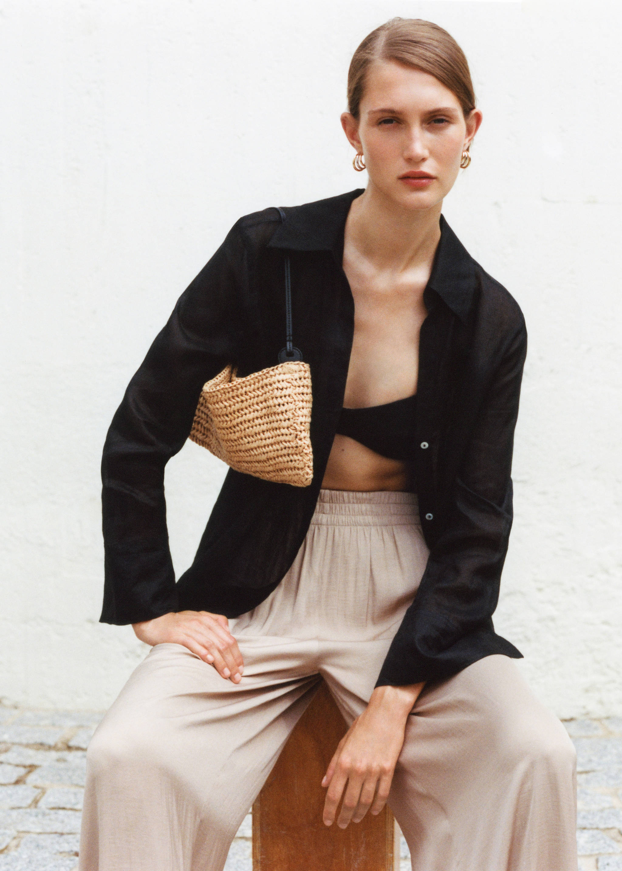 Ramie shirt with hidden buttons - Details of the article 3