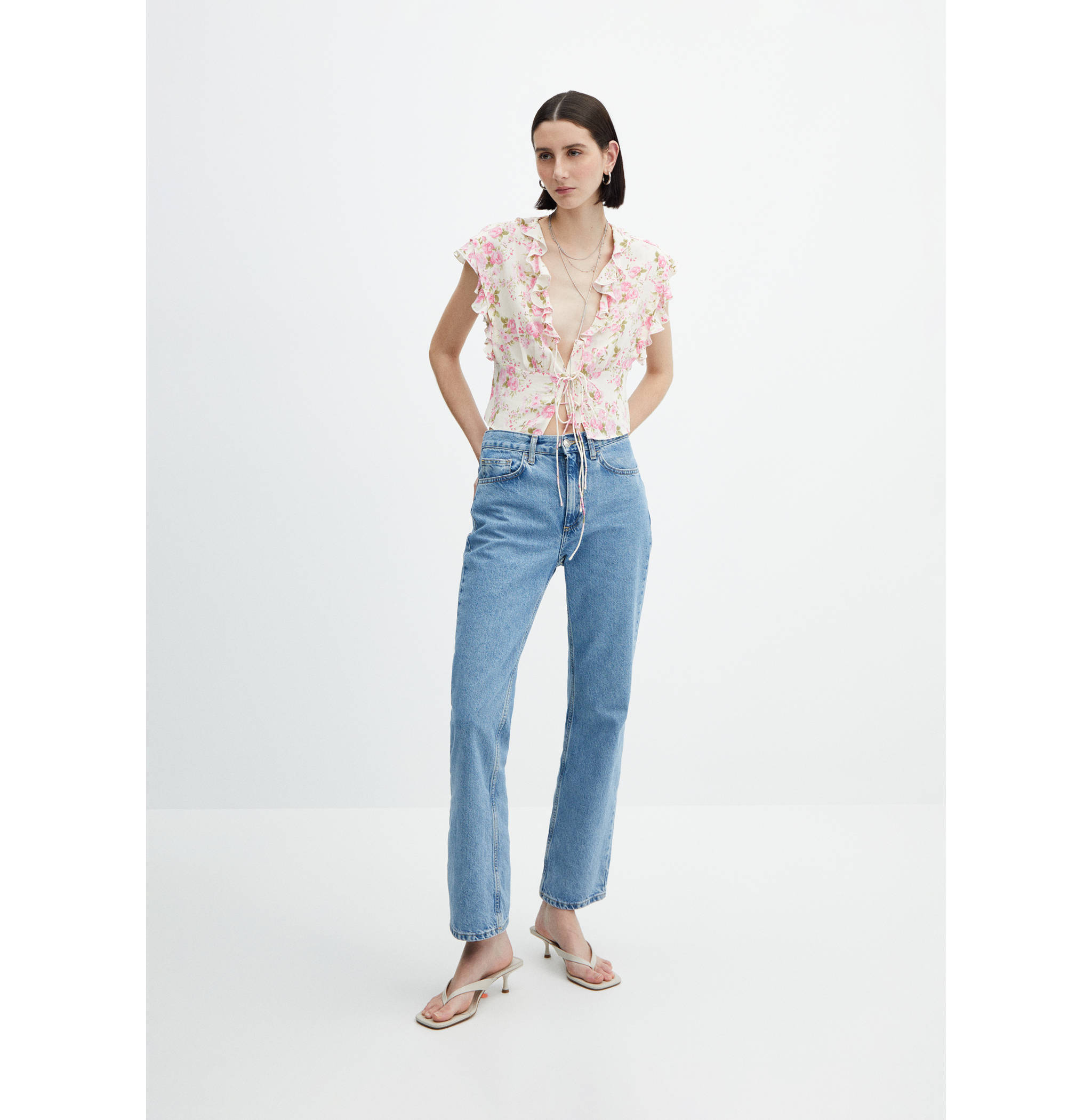 Floral blouse with bow closure - General plane
