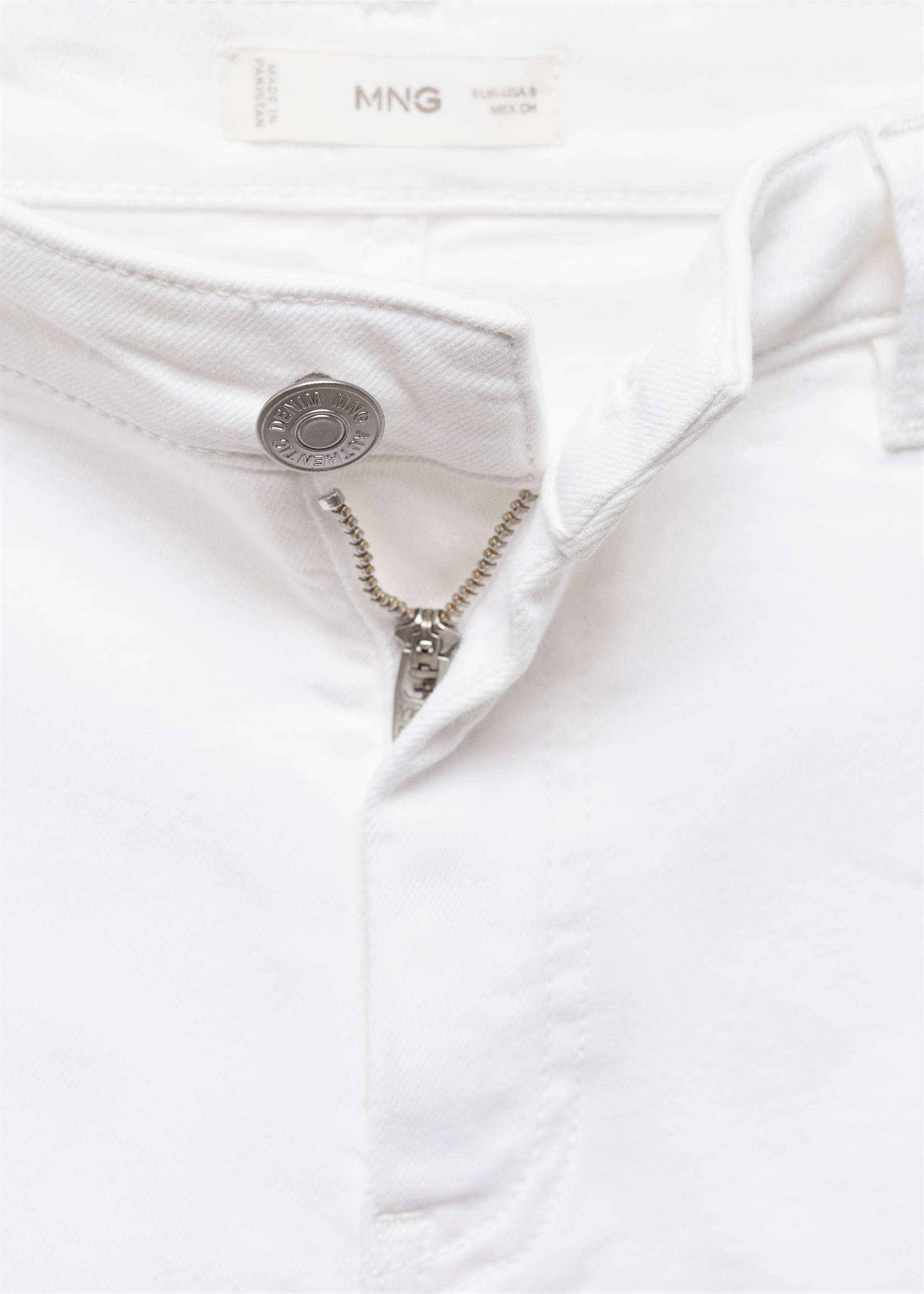 Short cargo algodón - Detalle del artículo 8, Blanco roto. Ref: 67037717-00.