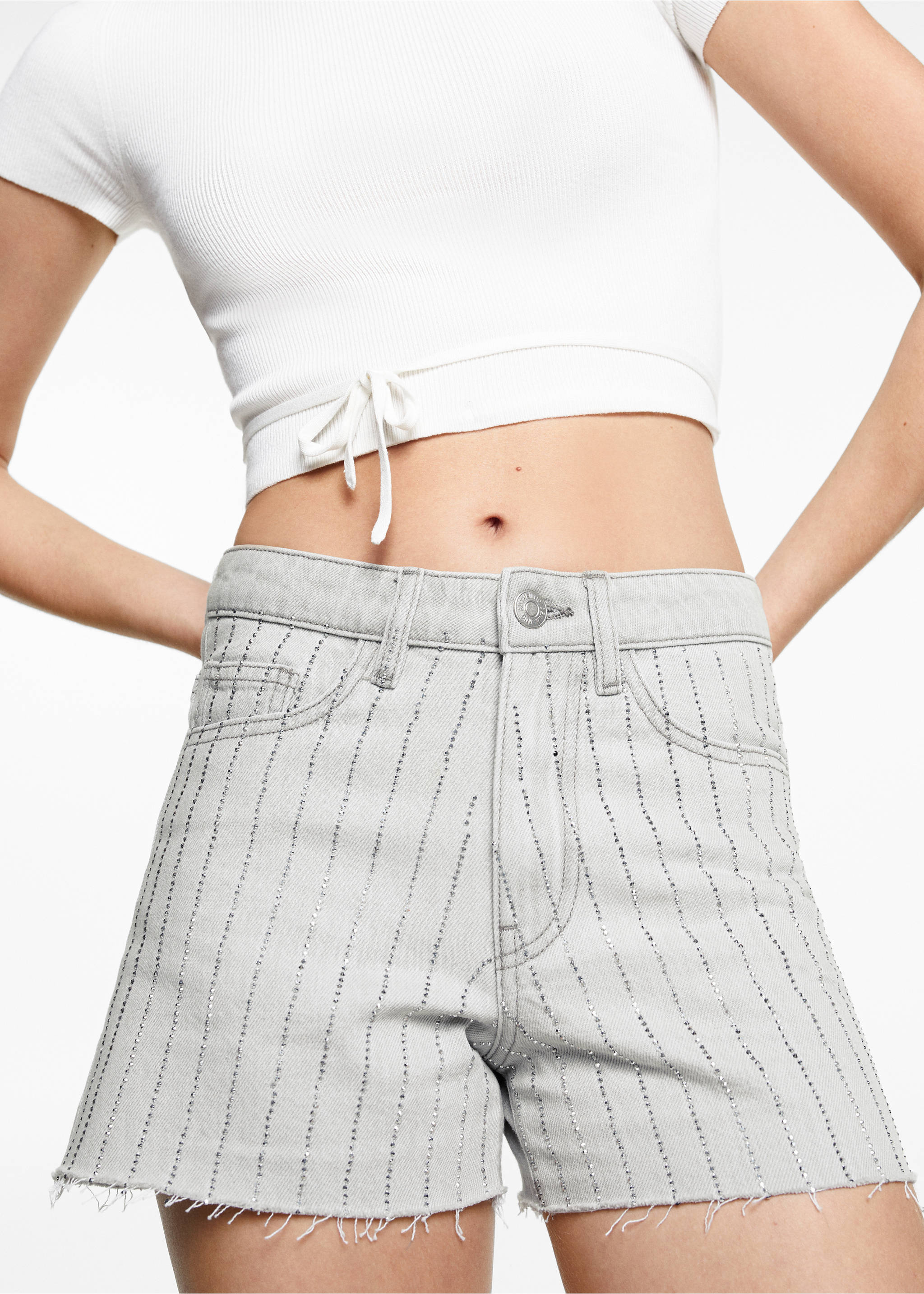 Glossed-effect shorts - Details of the article 6, Denim Grey. Ref: 67037722-00.