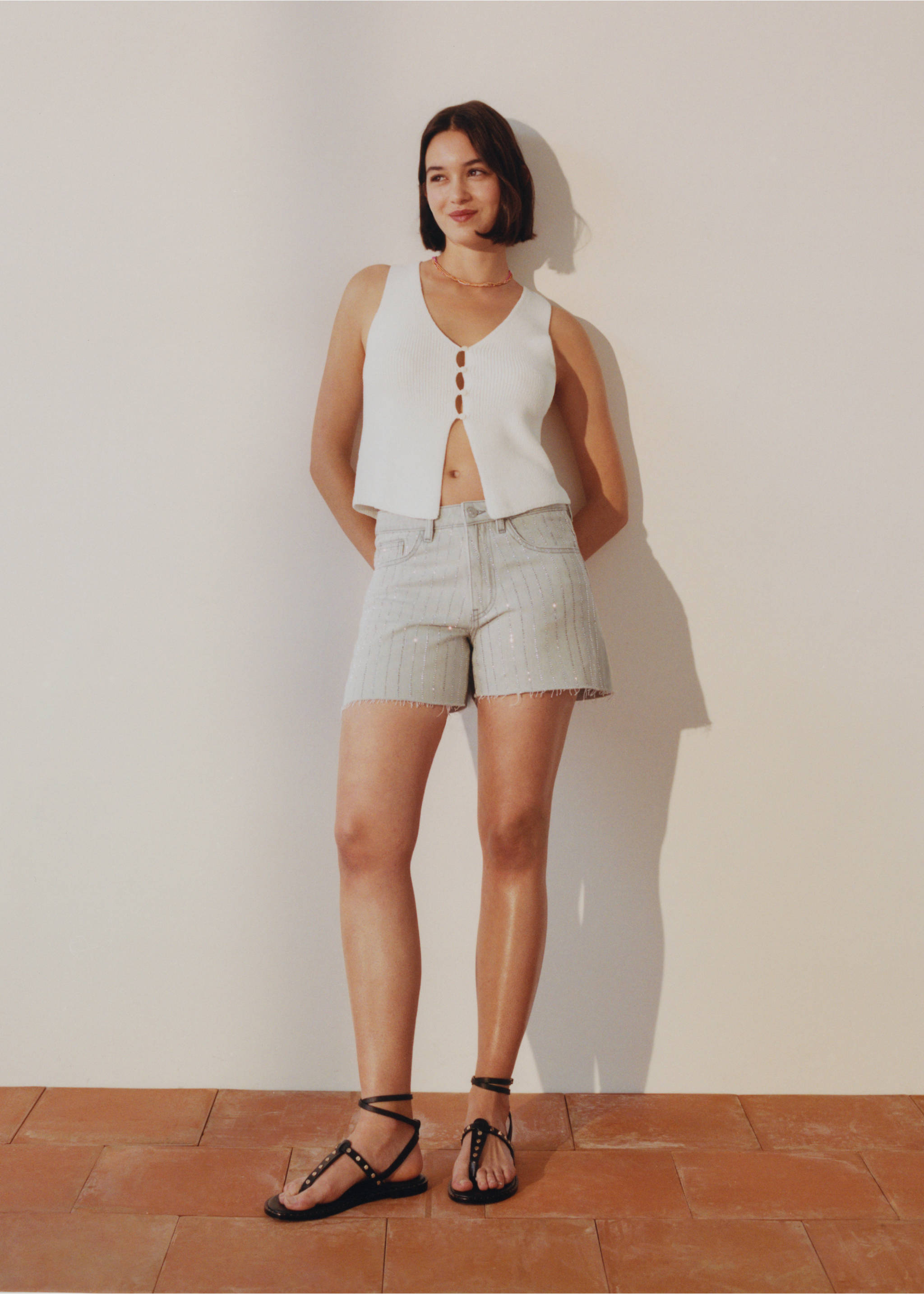 Short finition brillante - Détail de l'article 5, Gris denim. Ref: 67037722-00.