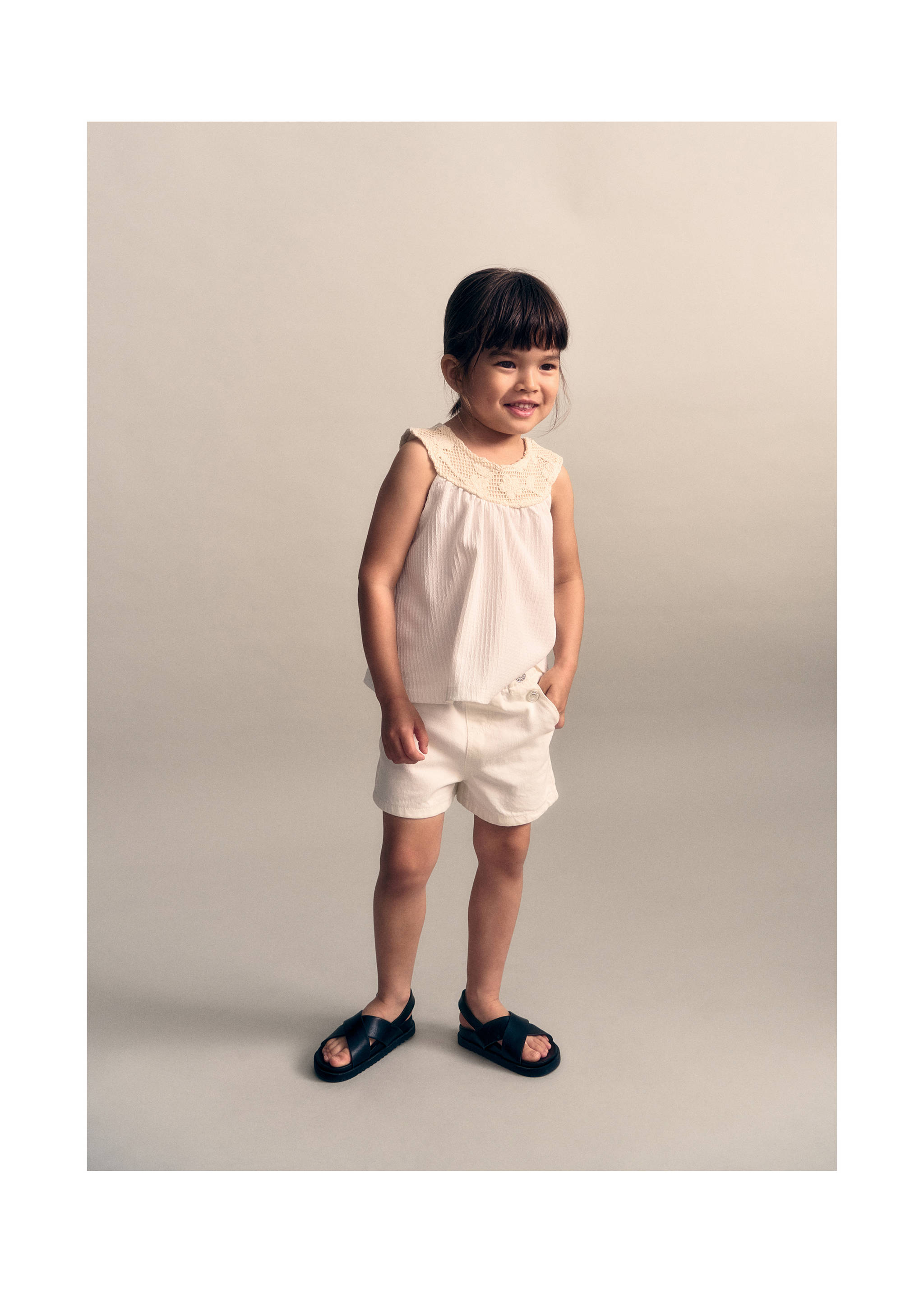 Elastic waist denim shorts - Details of the article 5, White. Ref: 67037914-00.