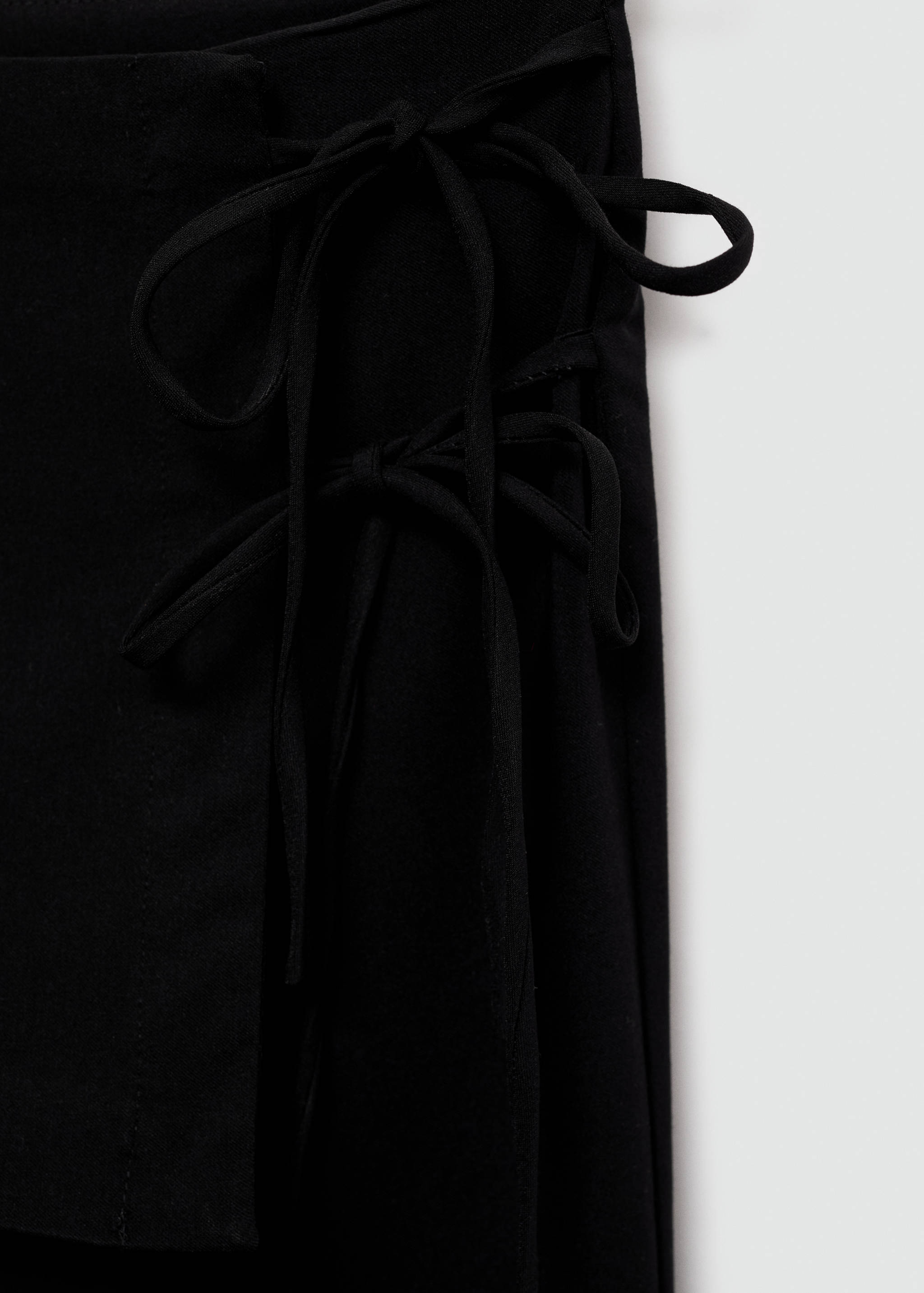 Trousers with ties - Details of the article 8