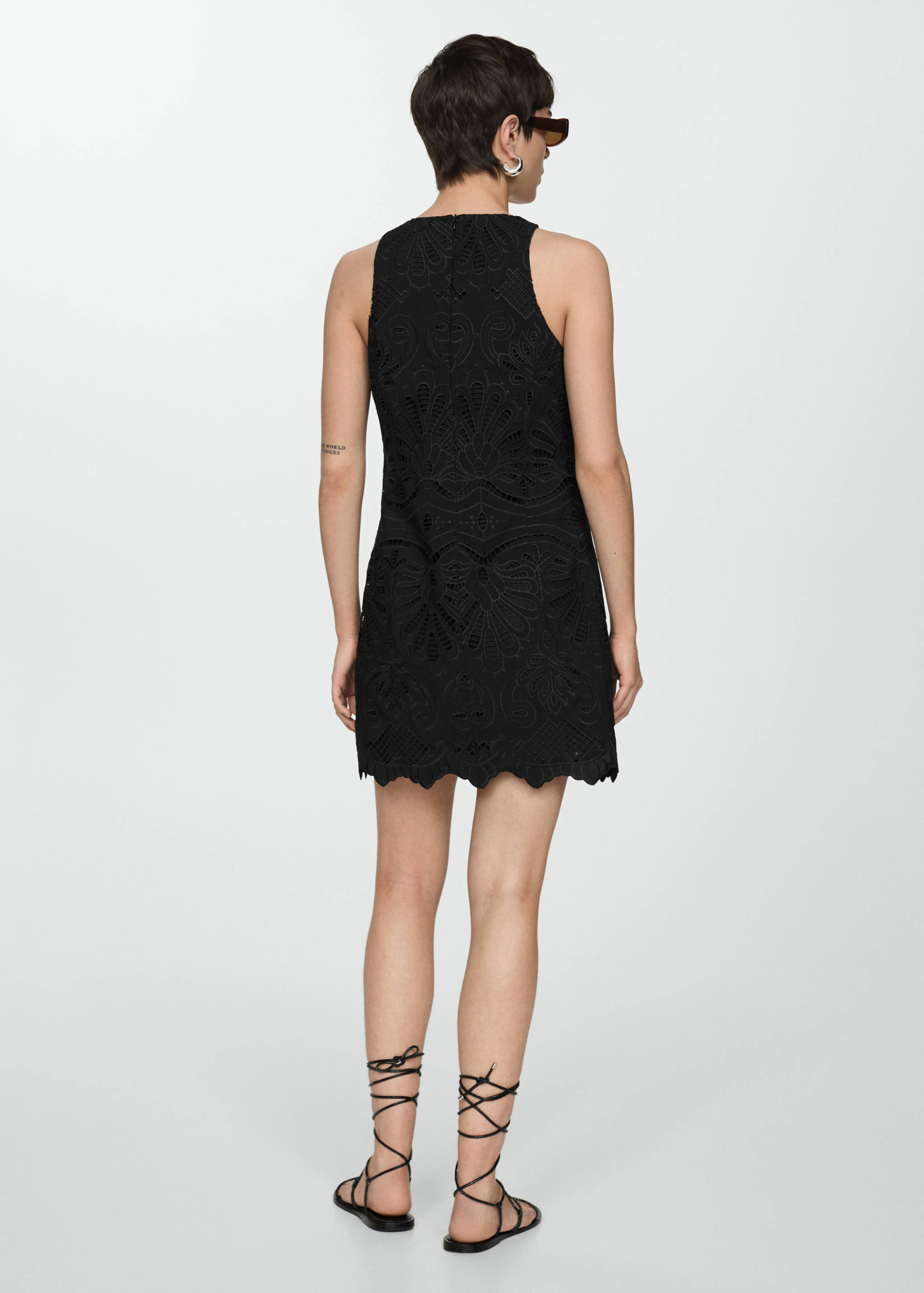 Rochie scurtă cu broderie - Spatele articolului