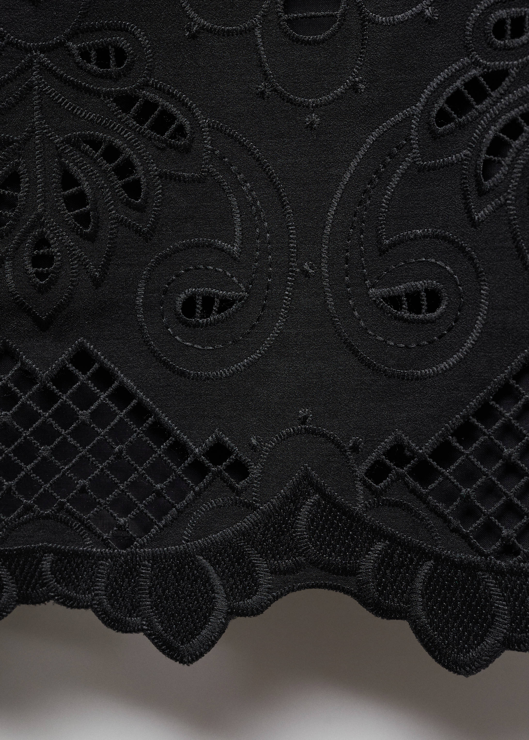 Rochie scurtă cu broderie - Detaliu al articolului 8