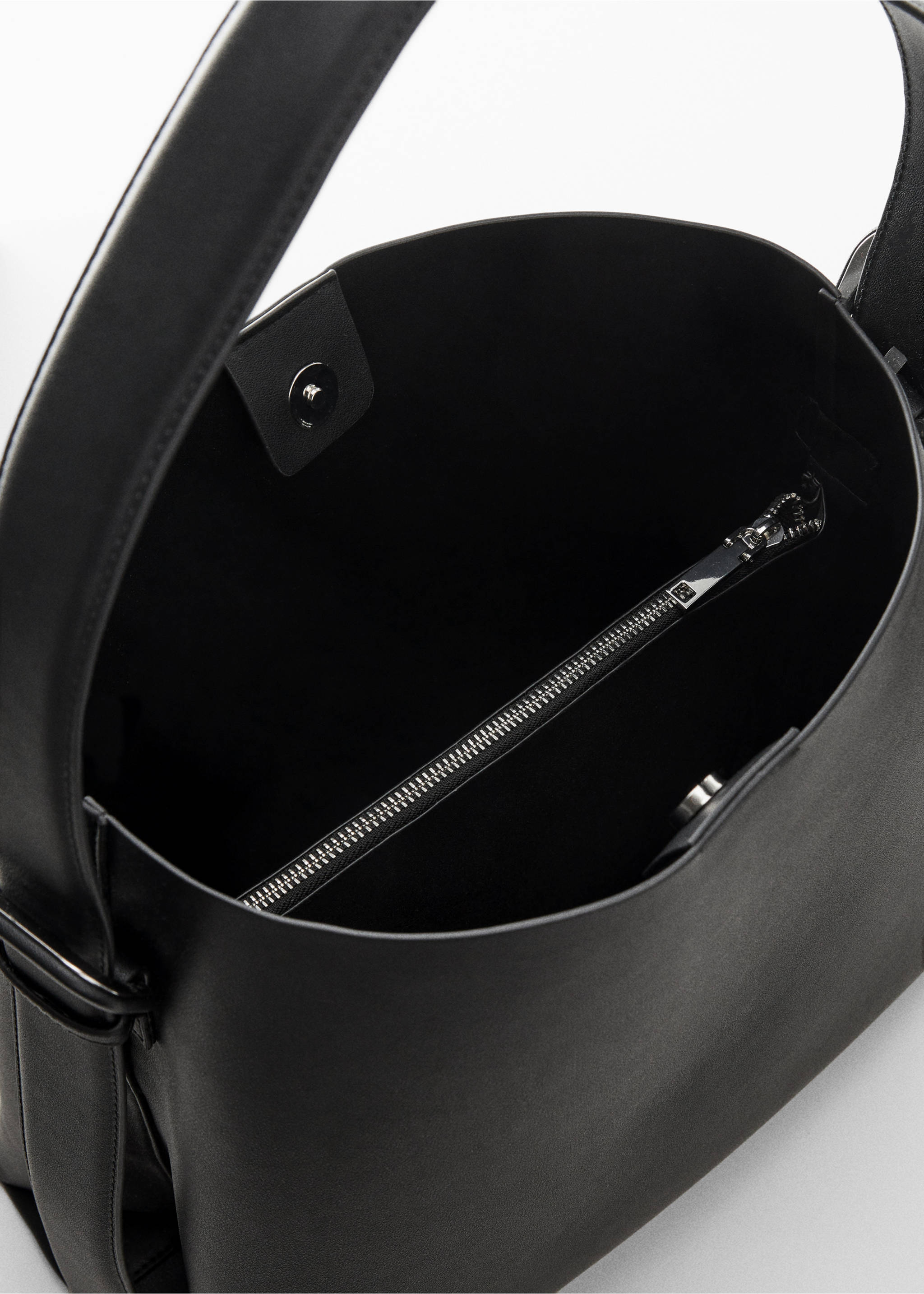 Sac cabas détail boucle - Détail de l'article 1, Noir. Ref: 67039604-00.