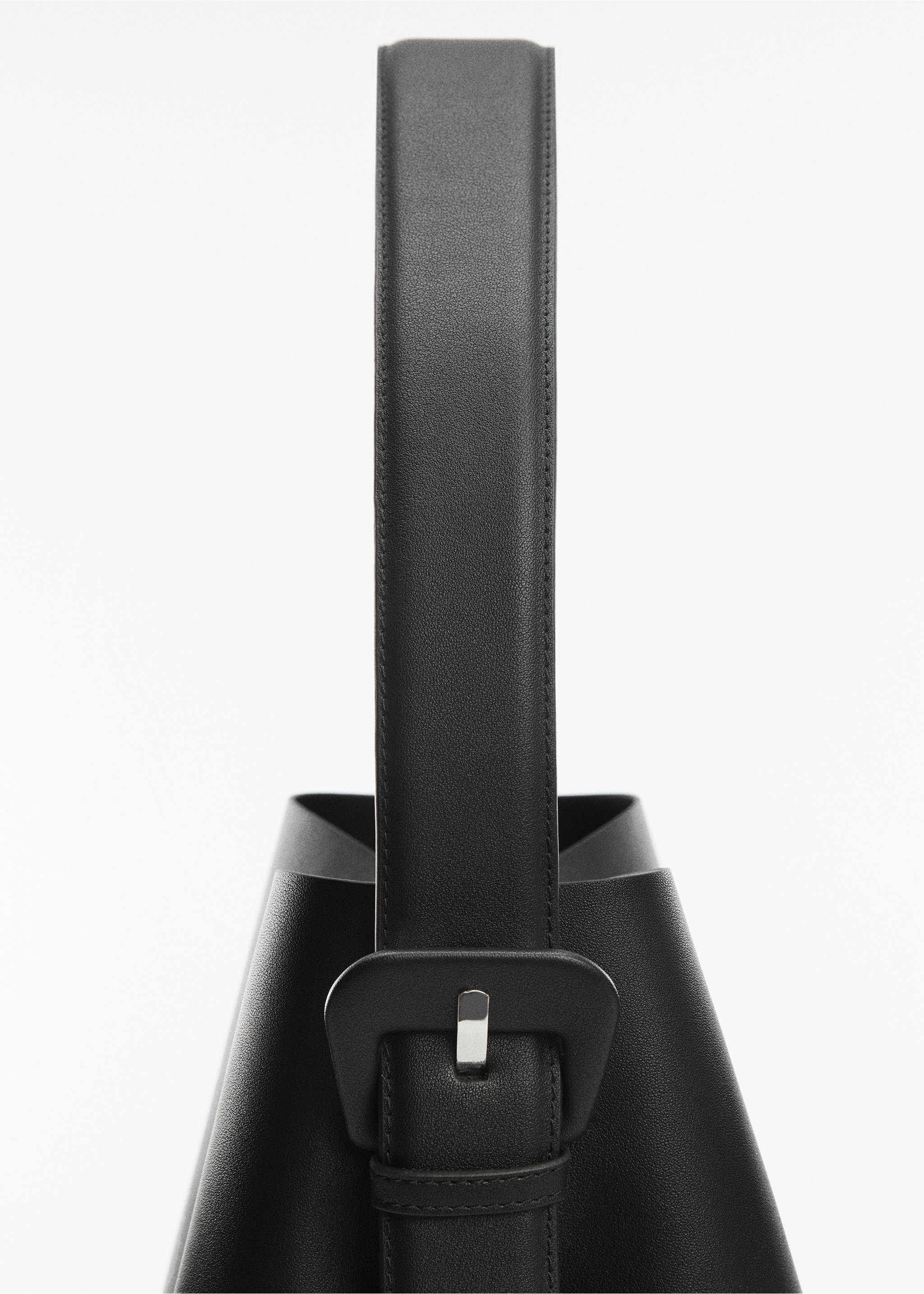 Sac cabas détail boucle - Détail de l'article 2, Noir. Ref: 67039604-00.