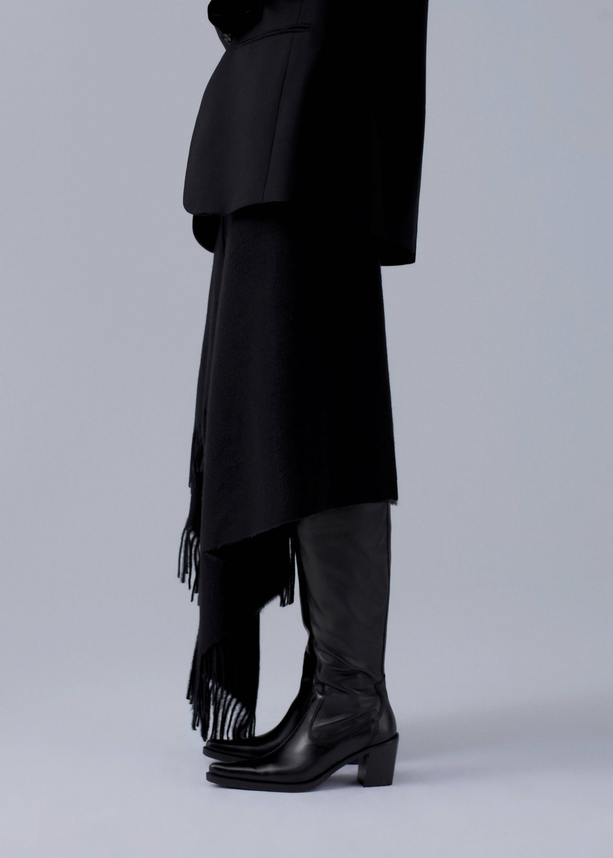 Hohe Lederstiefel mit Absatz - Detail des Artikels 9, Schwarz. Ref: 67040258-00.