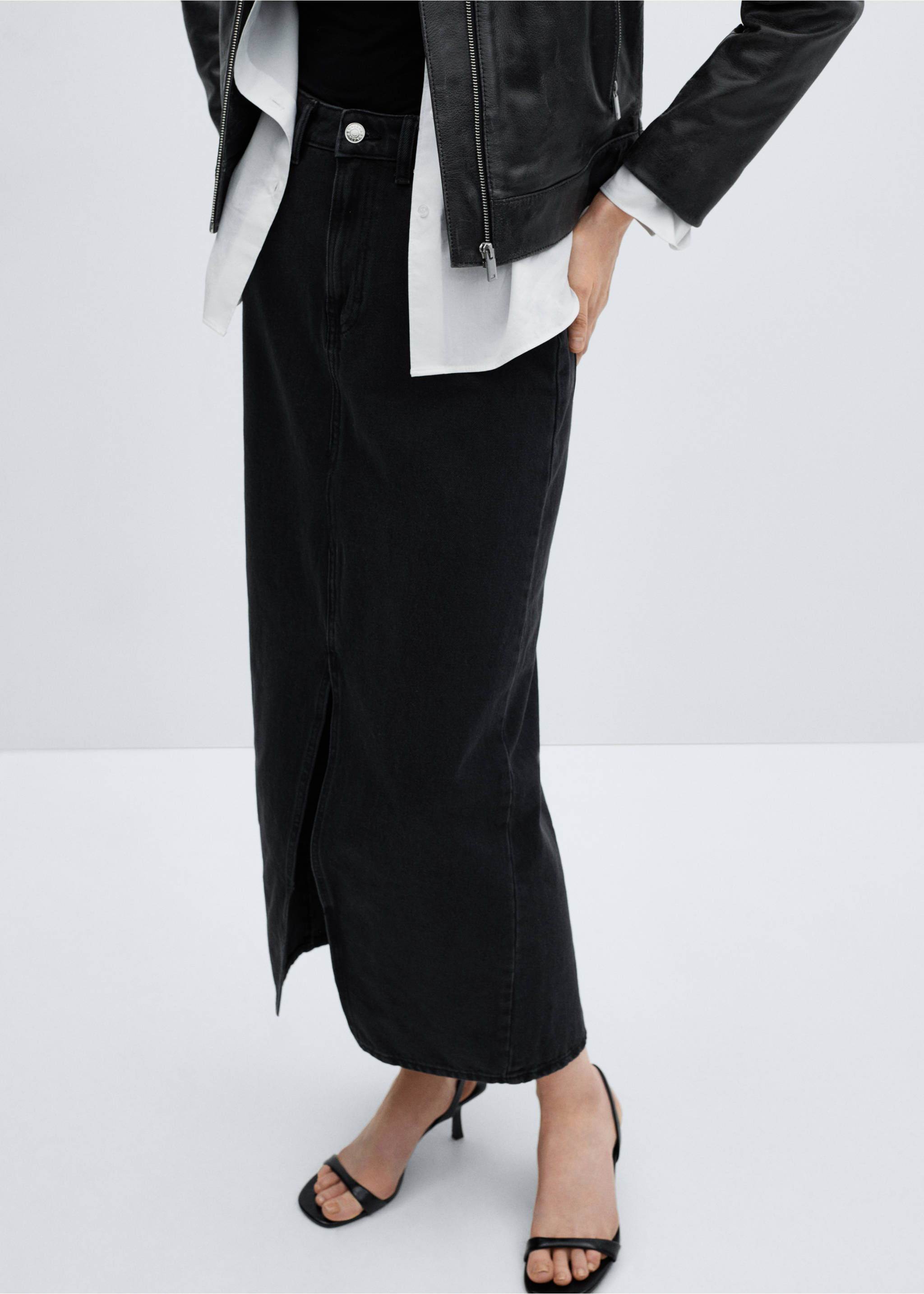 Slit denim skirt - Medium plane, Black denim. Ref: 67040261-00.