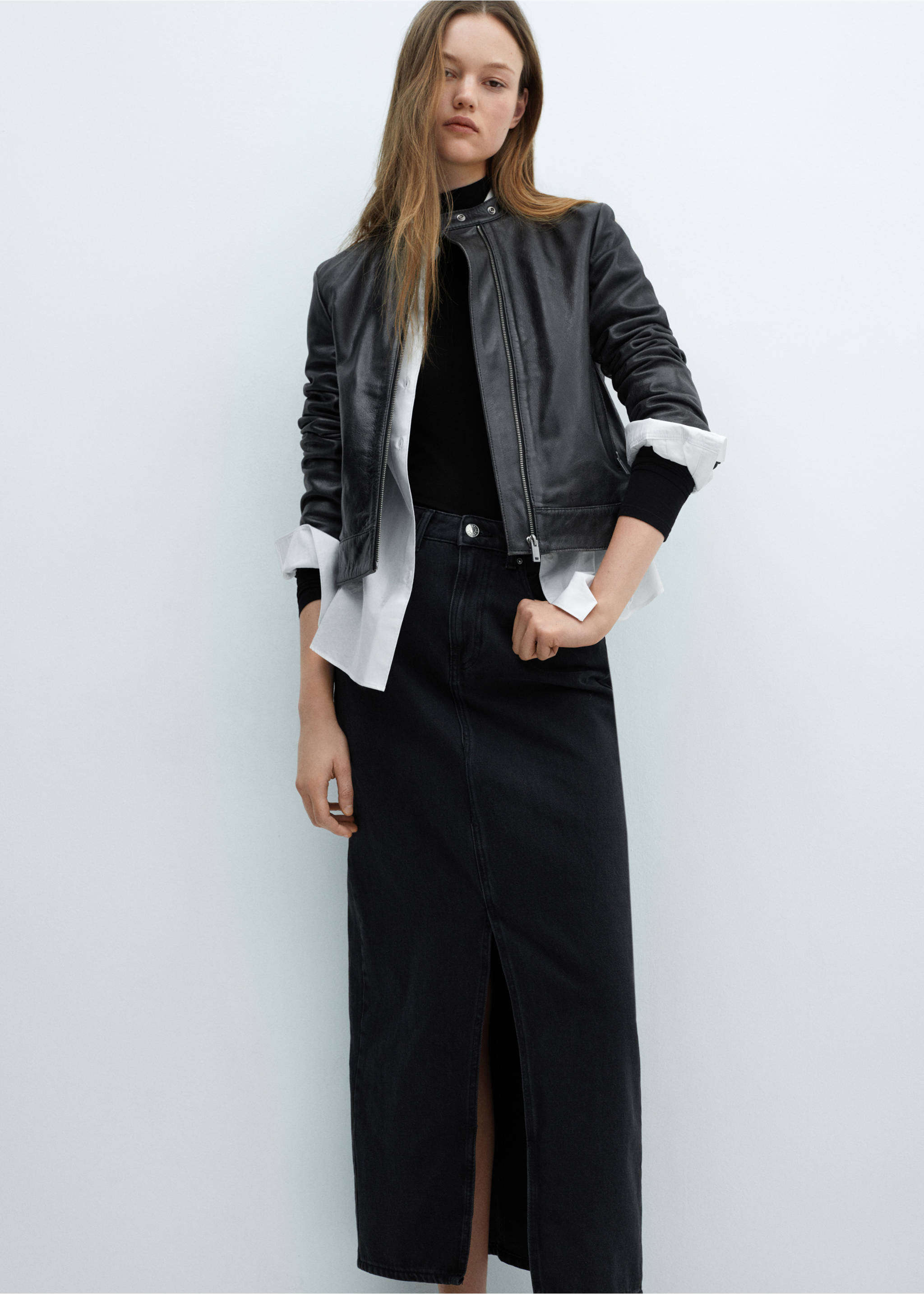 Slit denim skirt - Details of the article 1, Black denim. Ref: 67040261-00.