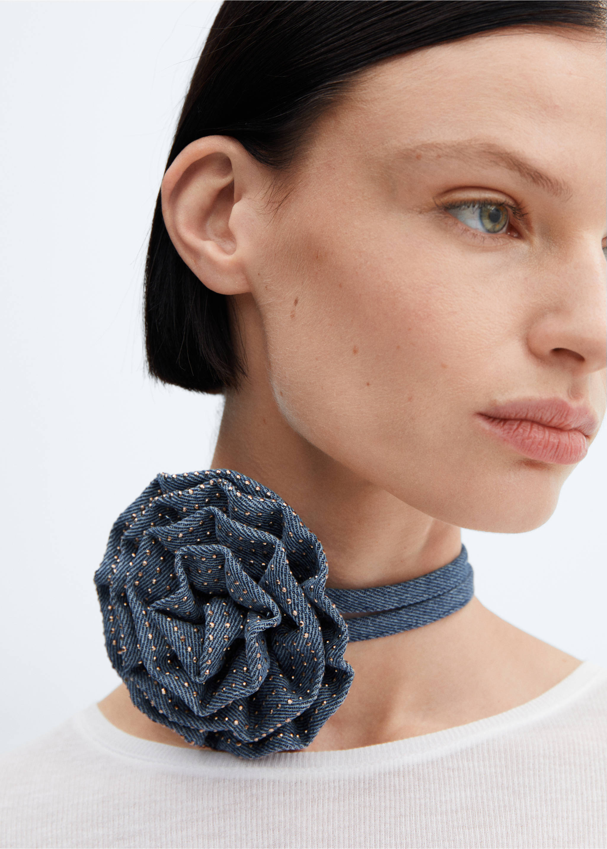 Choker-Kette mit Maxi-Blume - Allgemeine Ansicht, Mittelblau. Ref: 67040263-00.