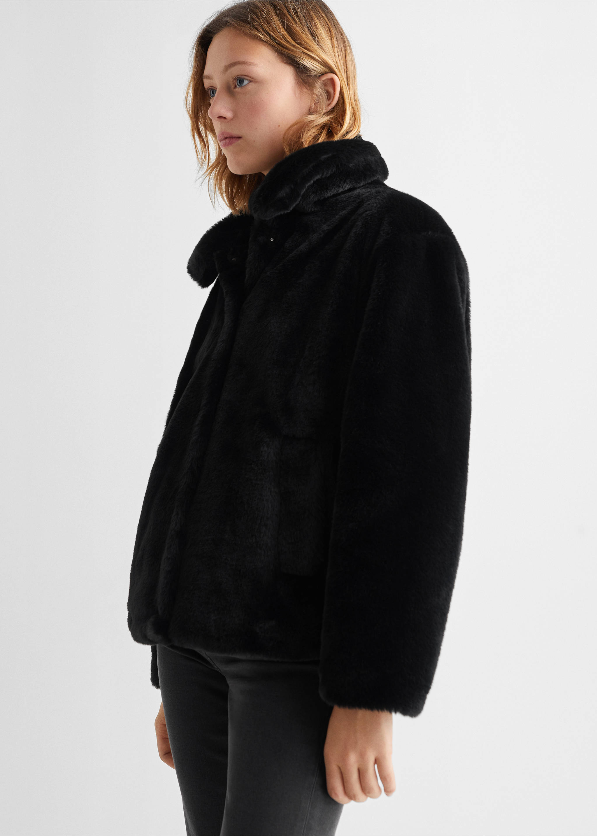 Manteau en imitation fourrure à revers - Détail de l'article 4, Noir. Ref: 67040265-00.