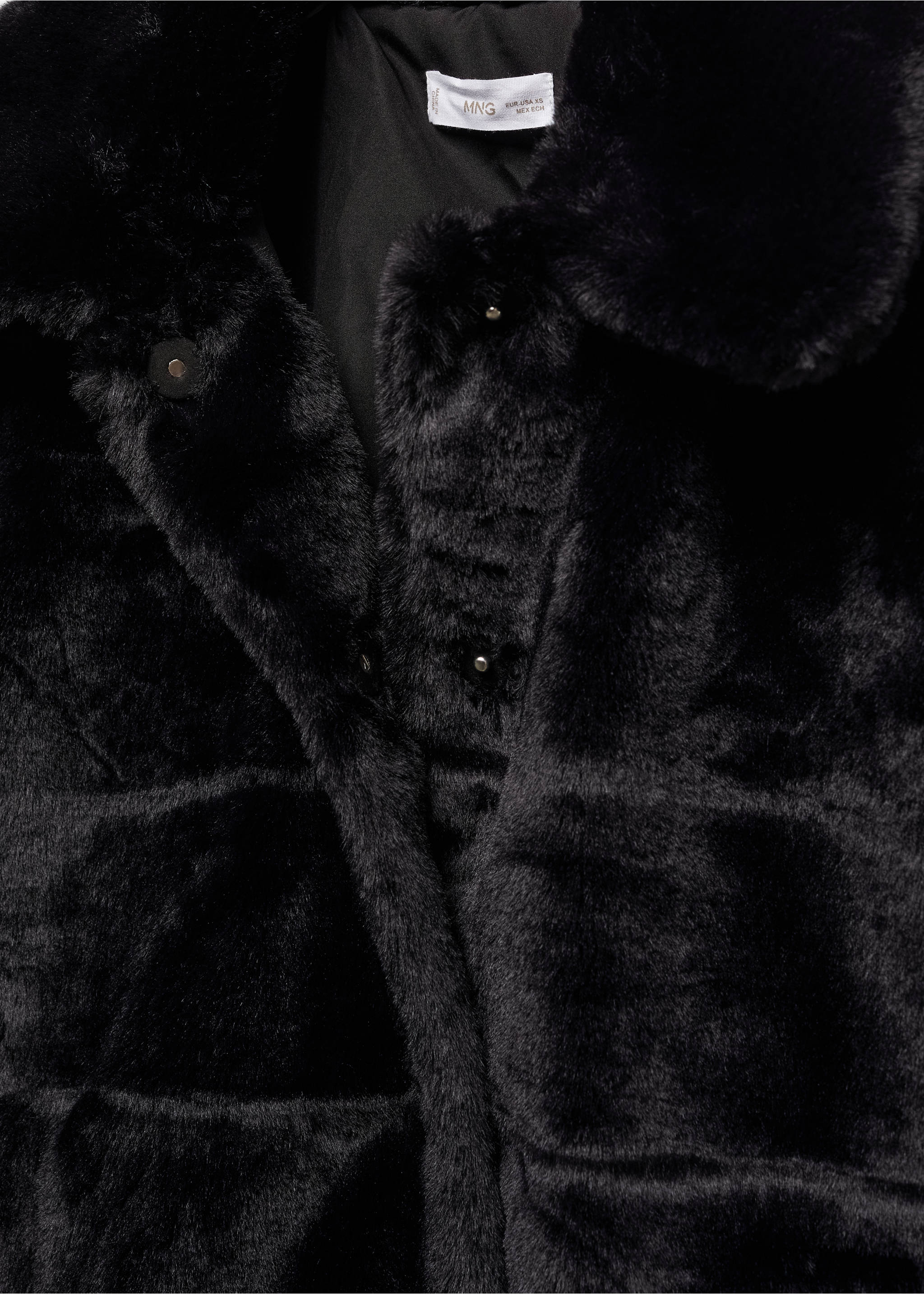 Manteau en imitation fourrure à revers - Détail de l'article 8, Noir. Ref: 67040265-00.