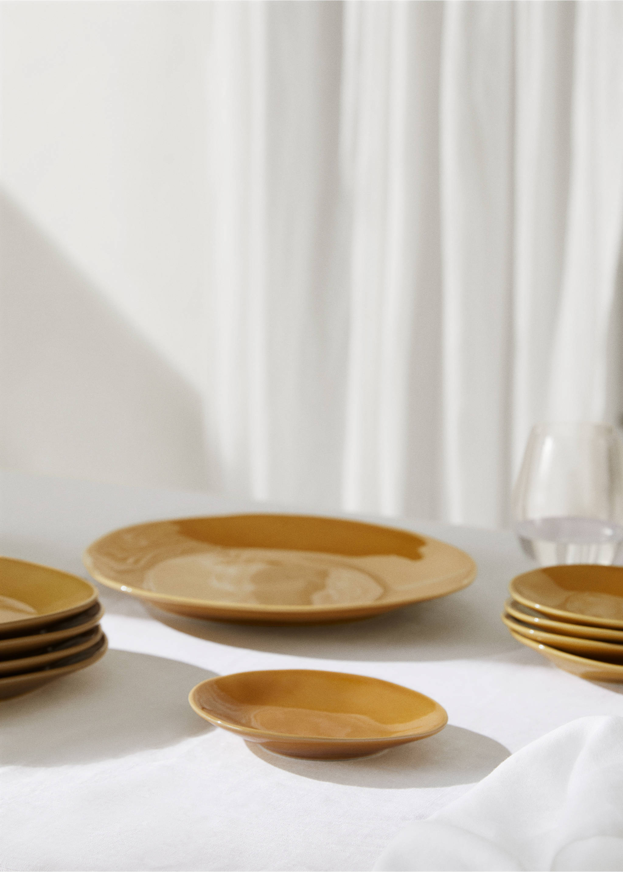Stoneware bread plate - General plane, Ochre. Ref: 67040272-00.