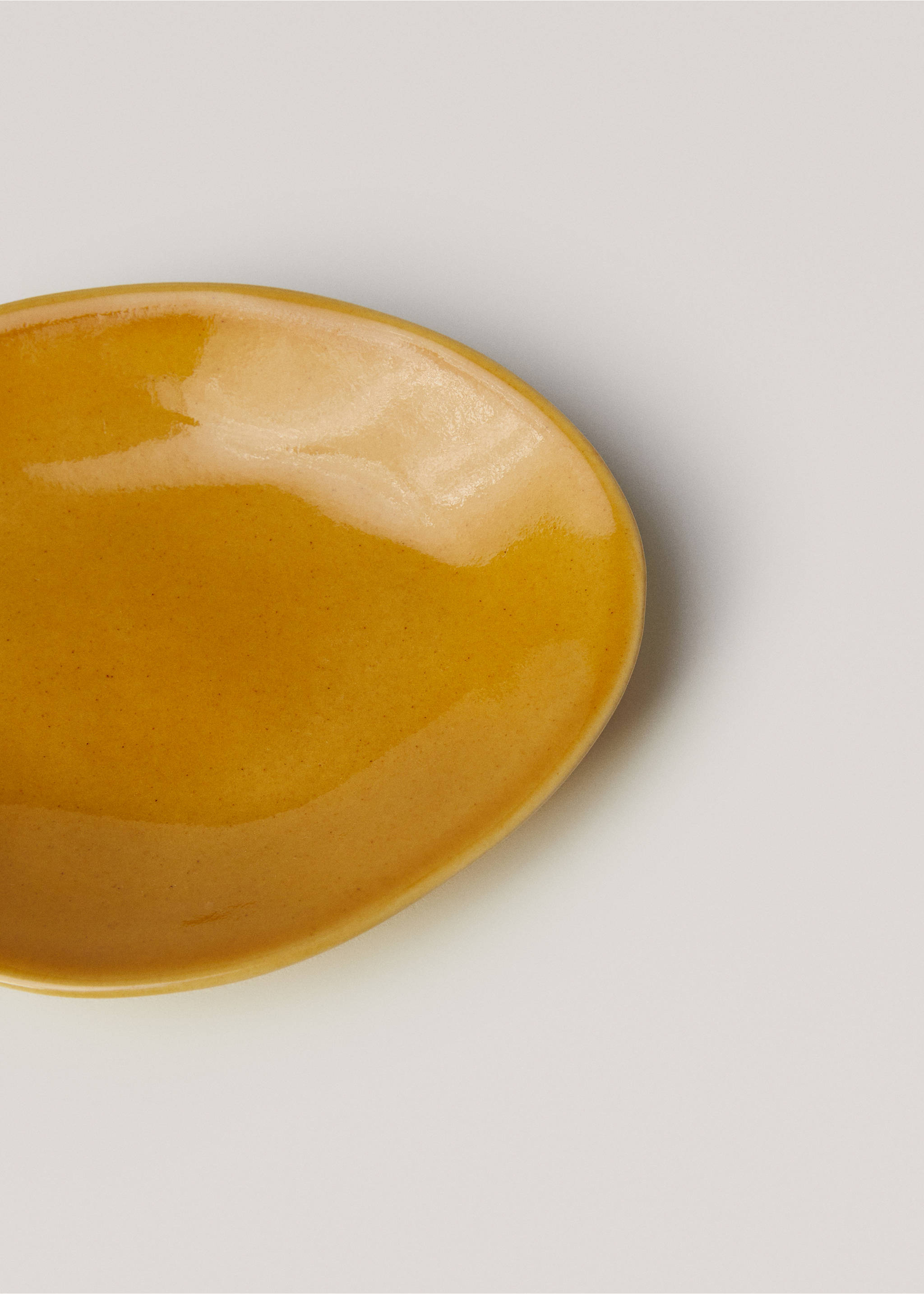 Stoneware bread plate - Details of the article 2, Ochre. Ref: 67040272-00.