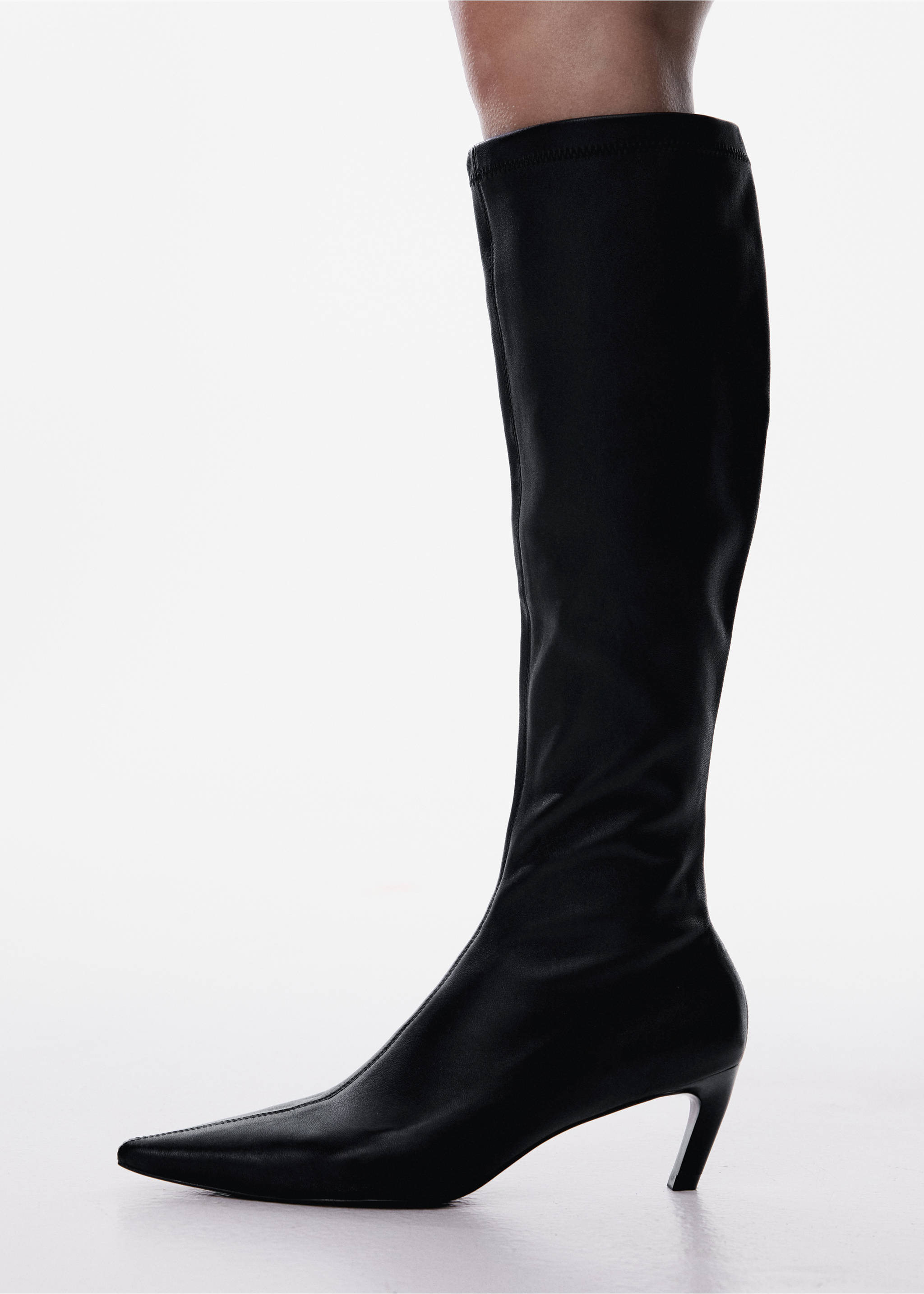 Leather boots with kitten heels - Details of the article 9, Black. Ref: 67040287-00.