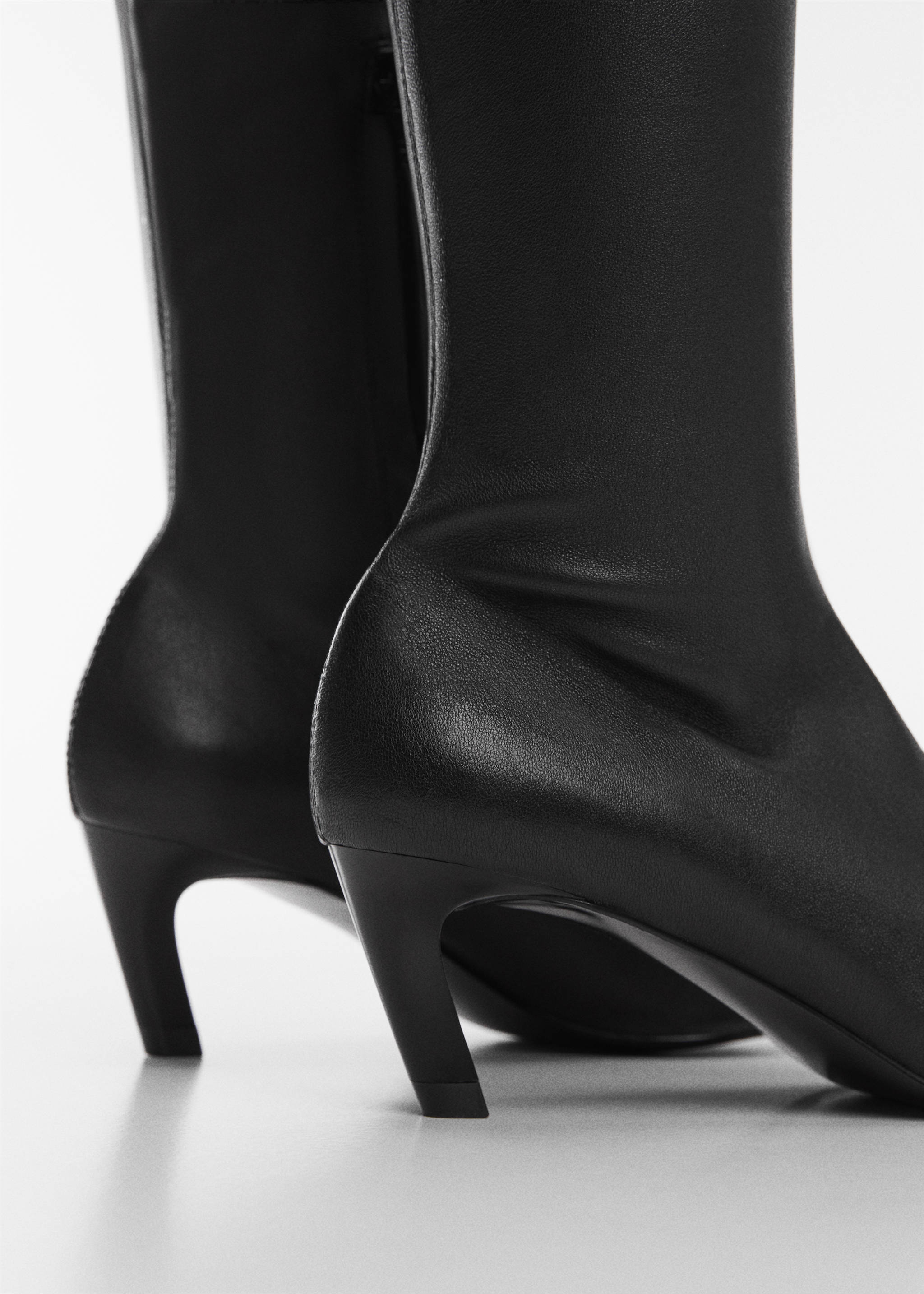 Leather boots with kitten heels - Details of the article 2, Black. Ref: 67040287-00.