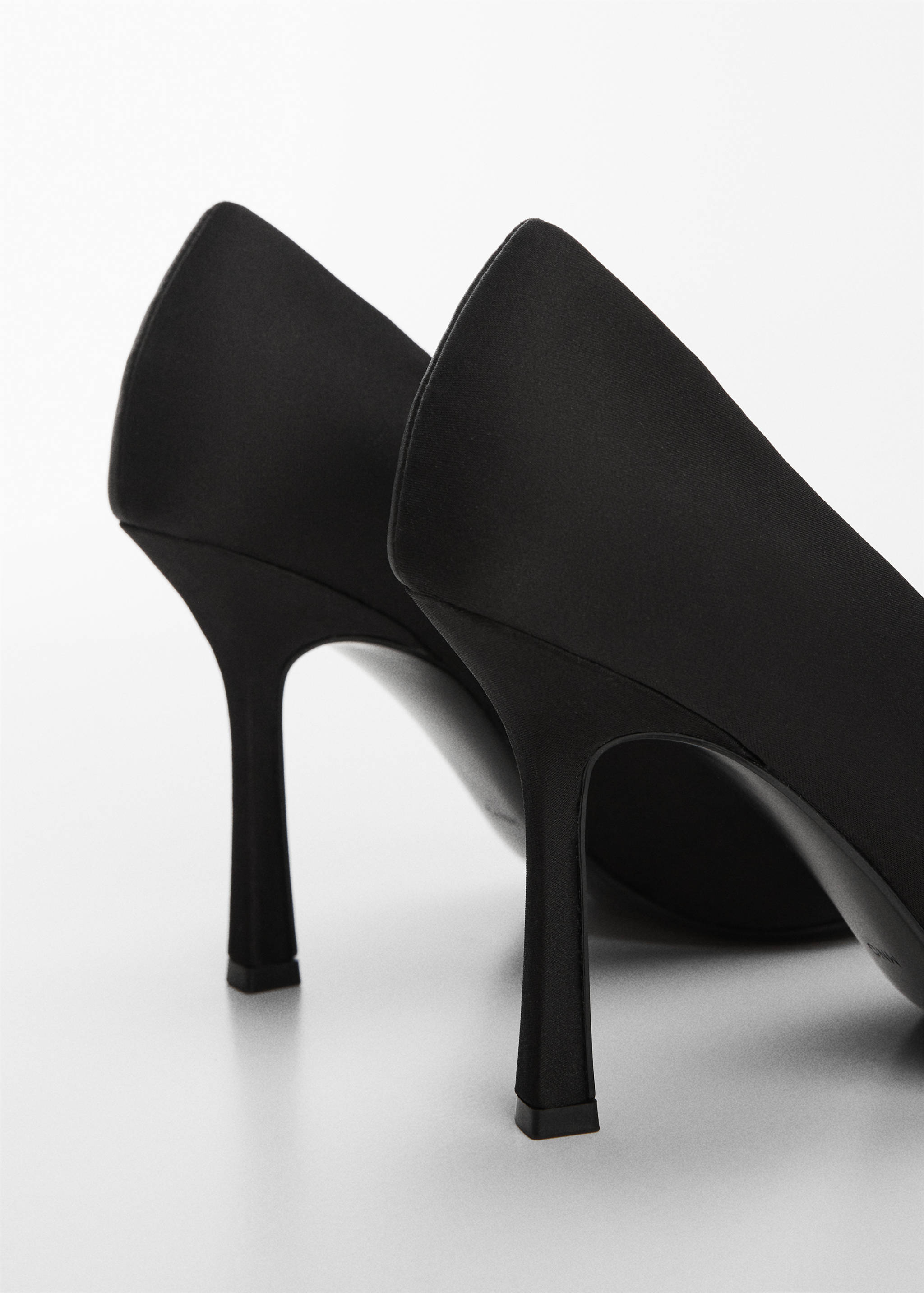 Pumps mit Schmuckverzierung - Detail des Artikels 1