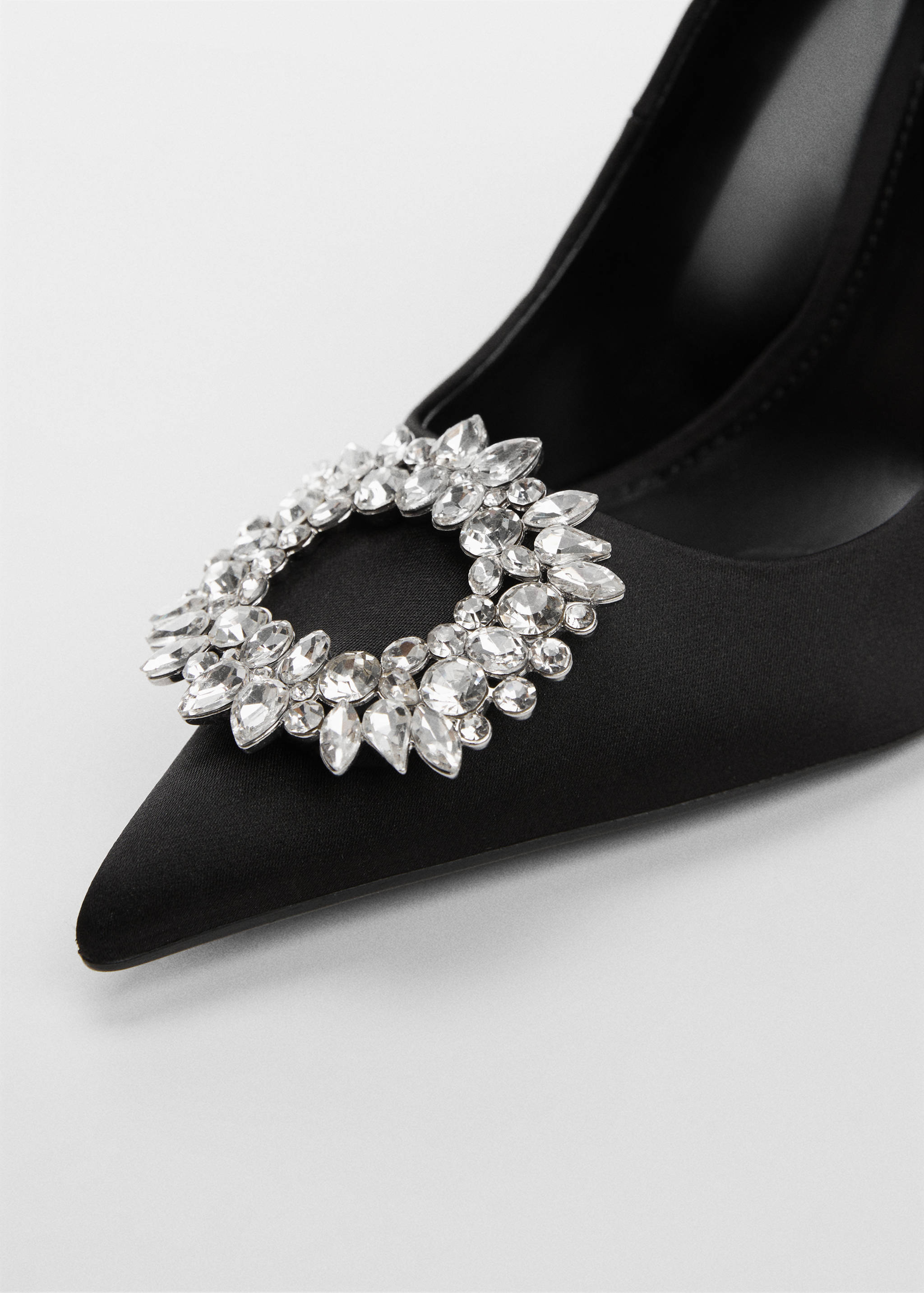 Pumps mit Schmuckverzierung - Detail des Artikels 2