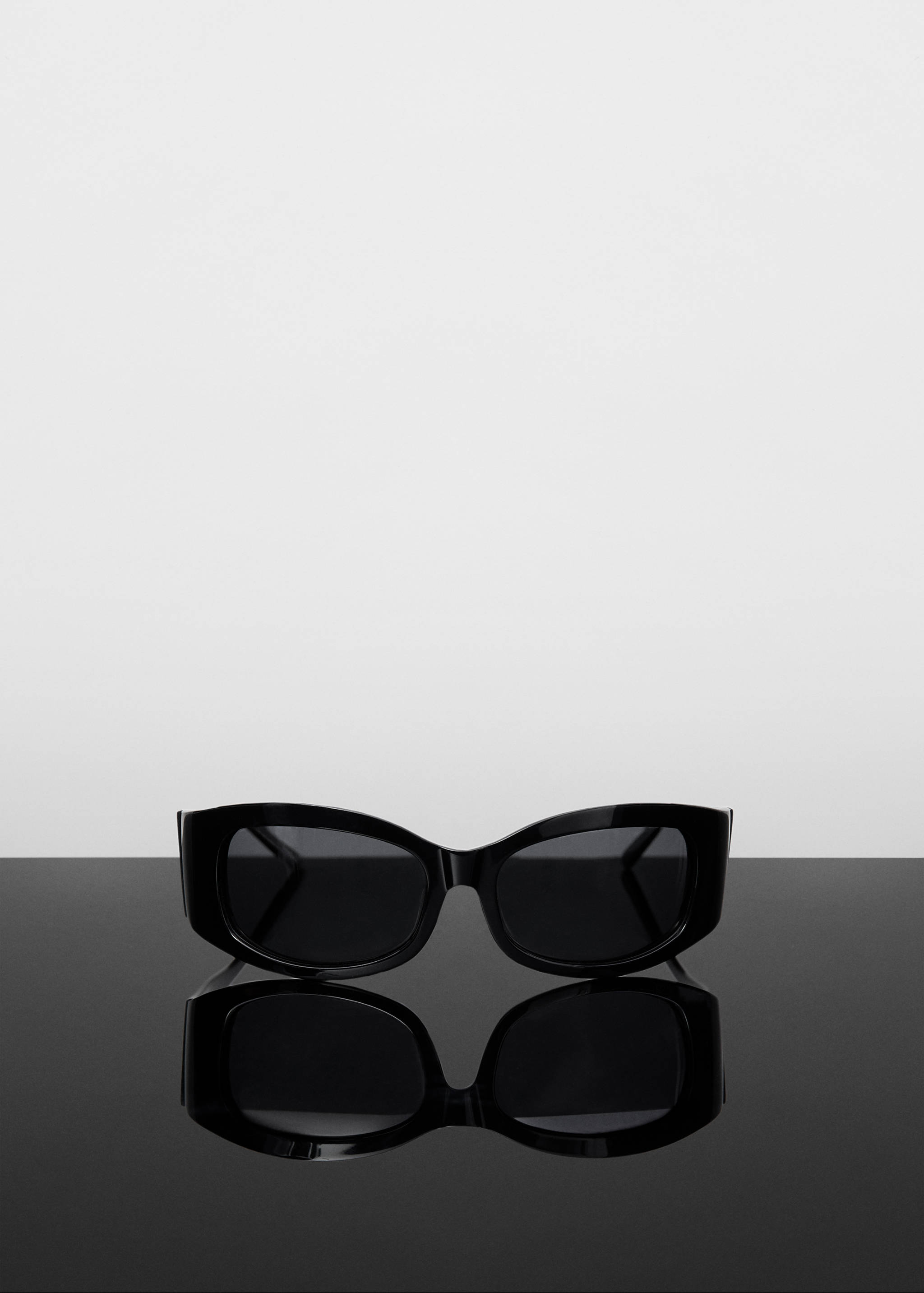Oval-frame sunglasses - Article without model