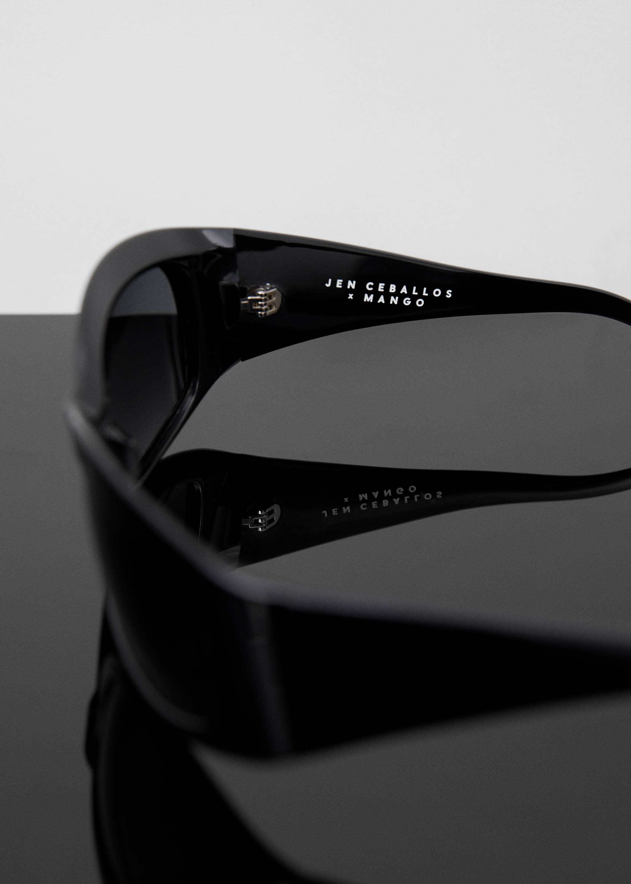Oval-frame sunglasses - Details of the article 2