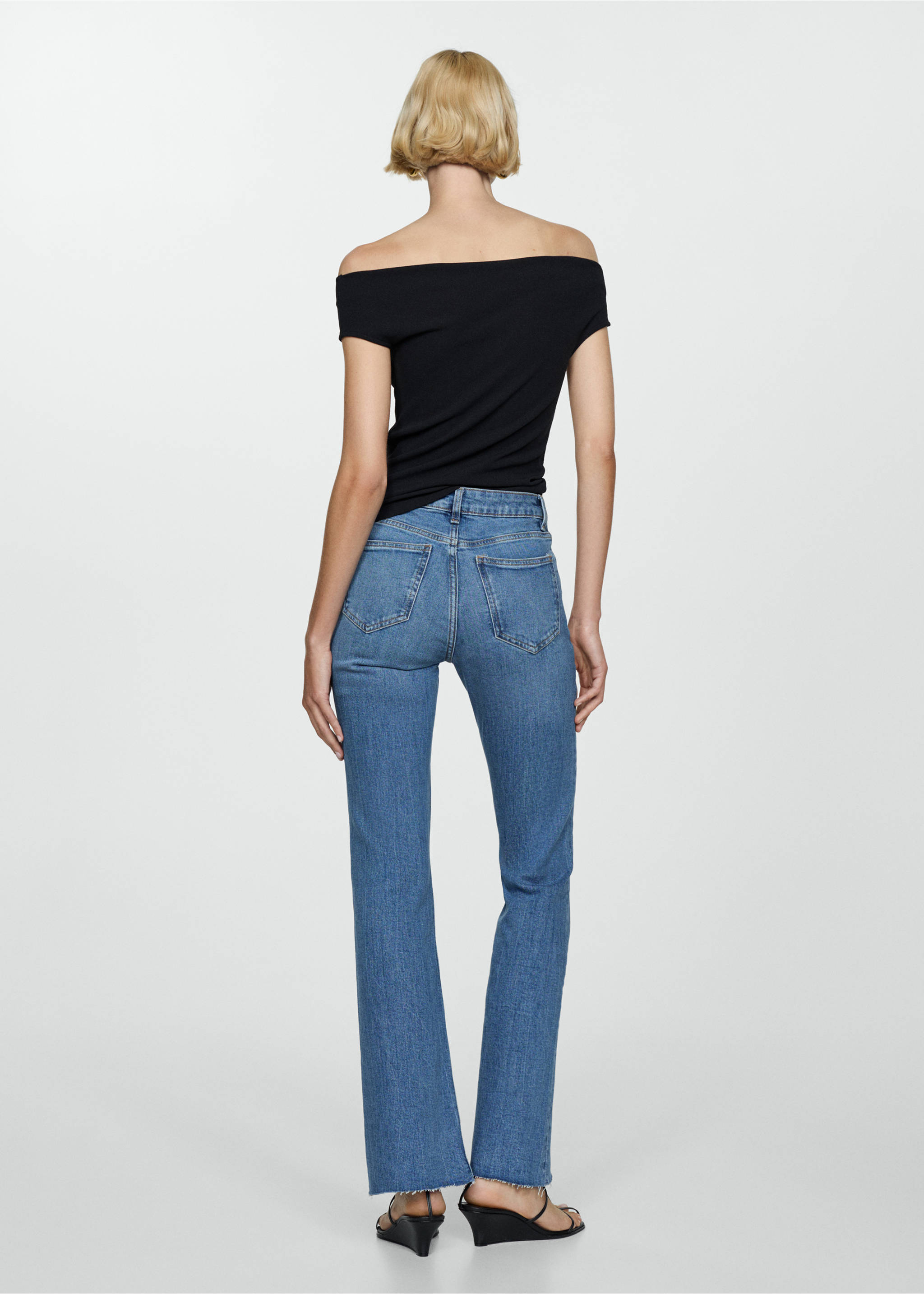 Medium-rise flared jeans - Reverse of the article, Medium Blue. Ref: 67040313-00.