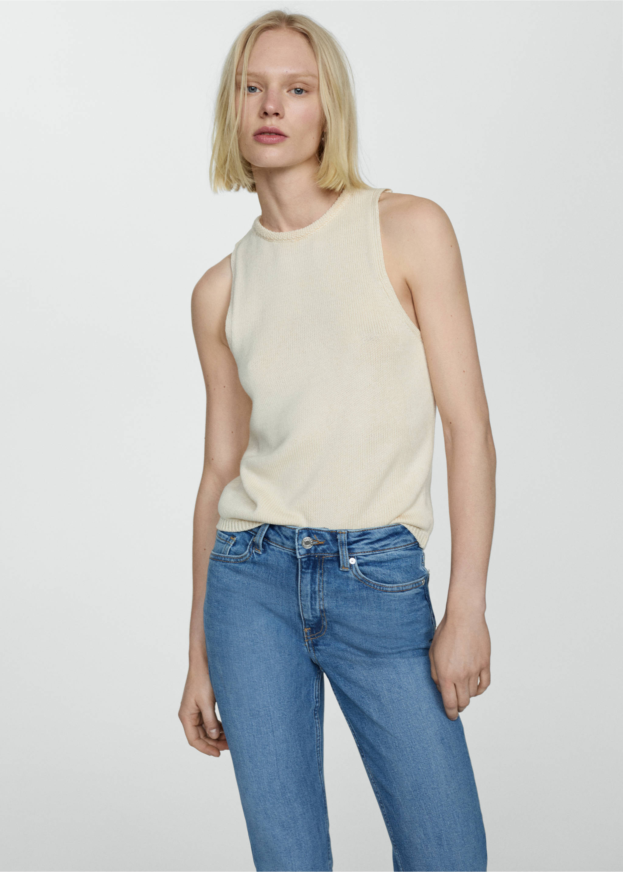 Medium-rise flared jeans - Details of the article 1, Medium Blue. Ref: 67040313-00.