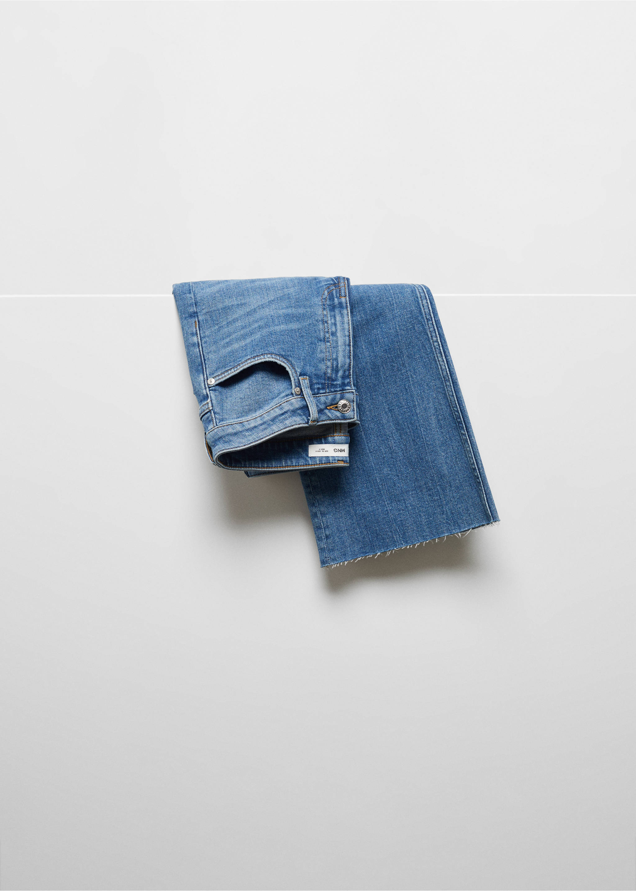 Medium-rise flared jeans - Details of the article 8, Medium Blue. Ref: 67040313-00.
