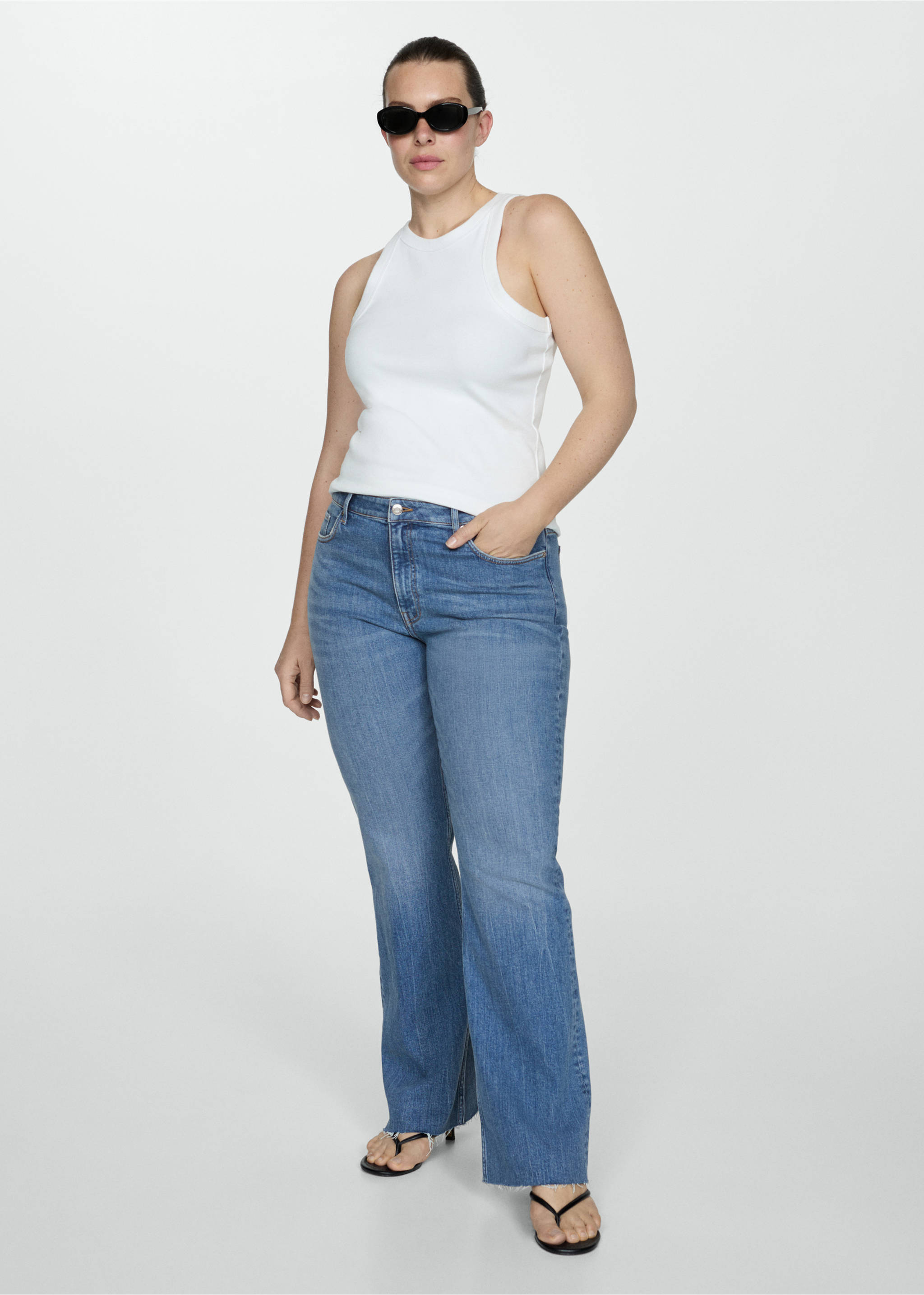 Medium-rise flared jeans - Details of the article 3, Medium Blue. Ref: 67040313-00.