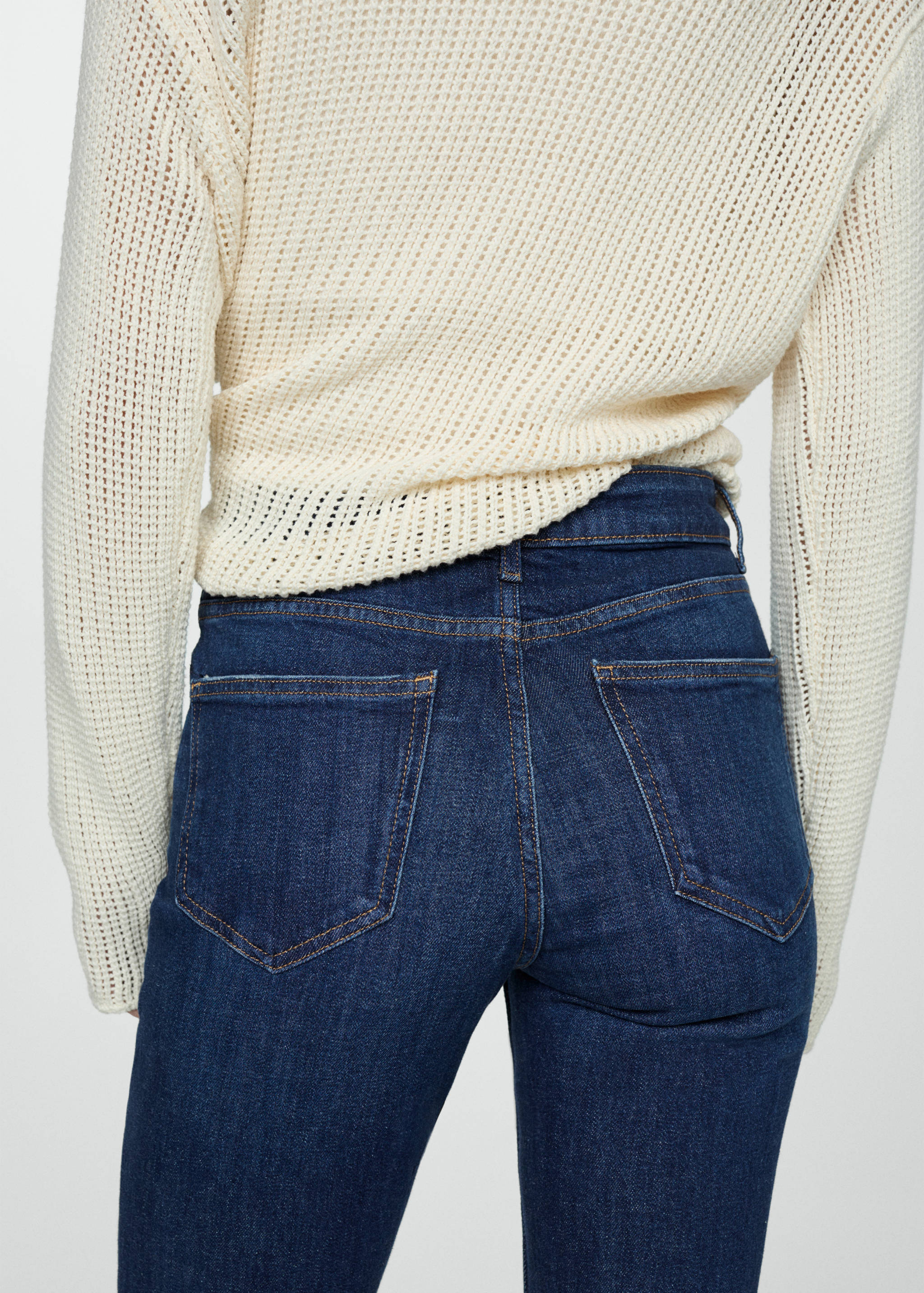Medium-rise flared jeans - Details of the article 4