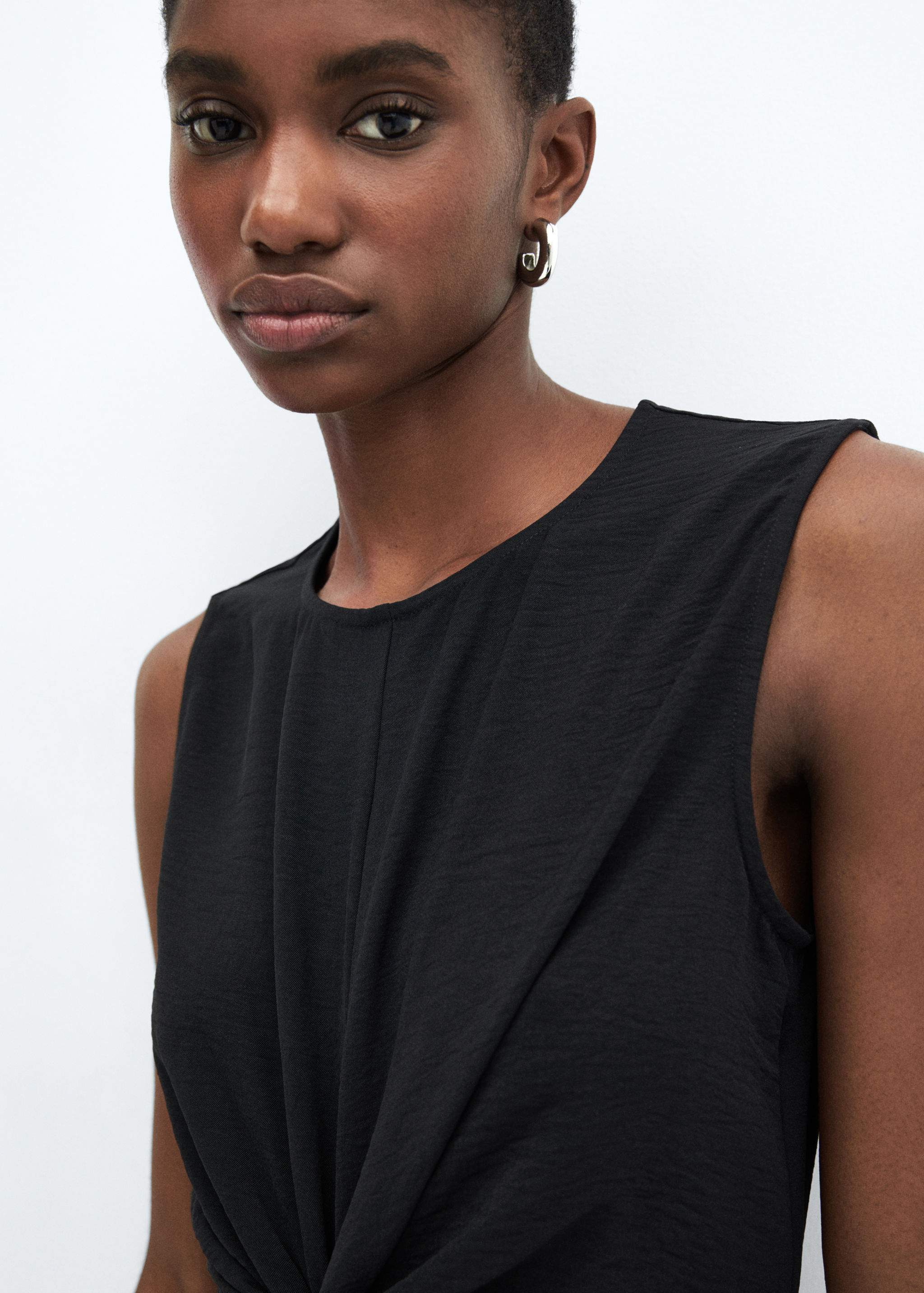 Vestit detall nus - Detall de l'article 1