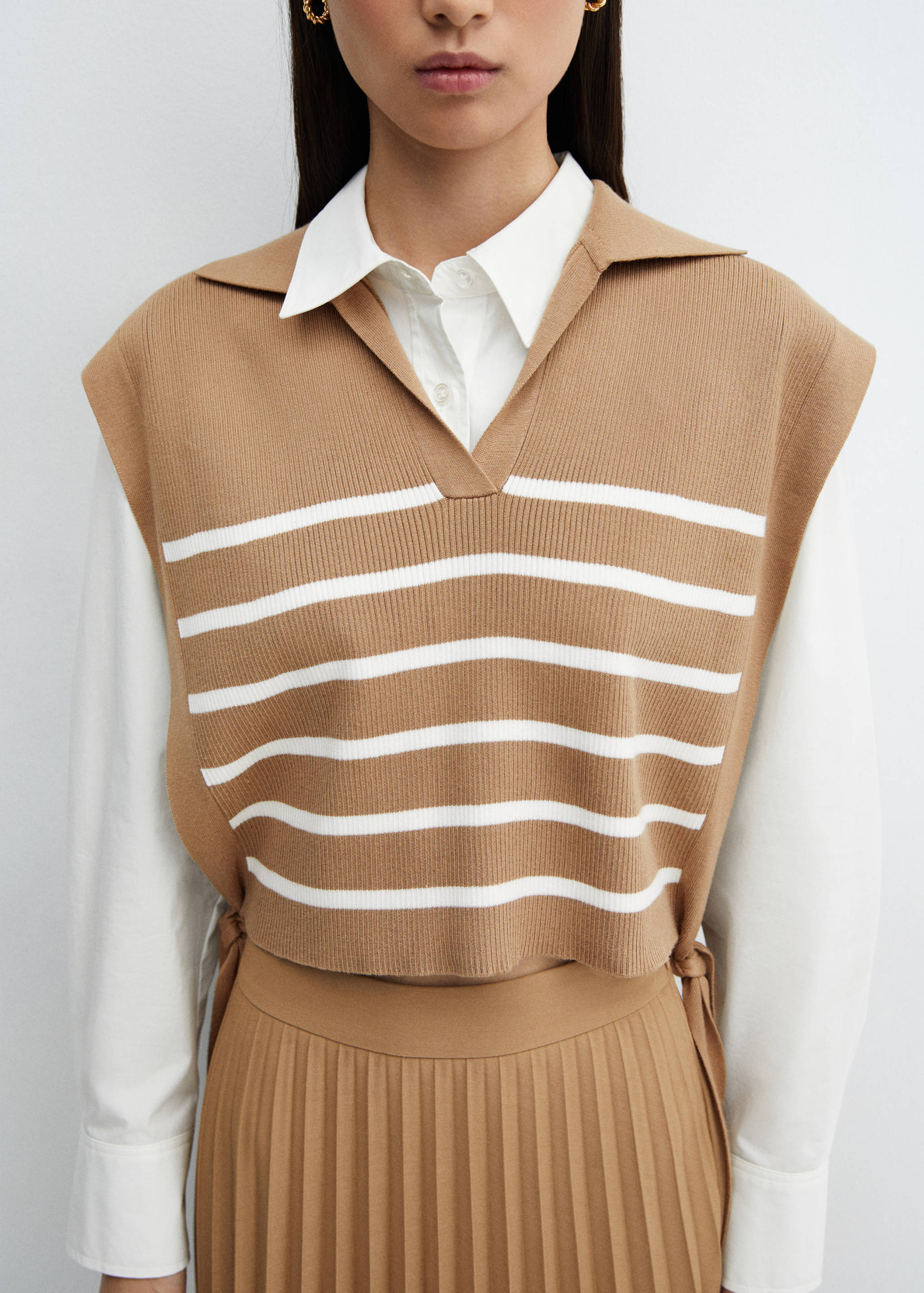 Striped gilet with bow detail - Details of the article 3