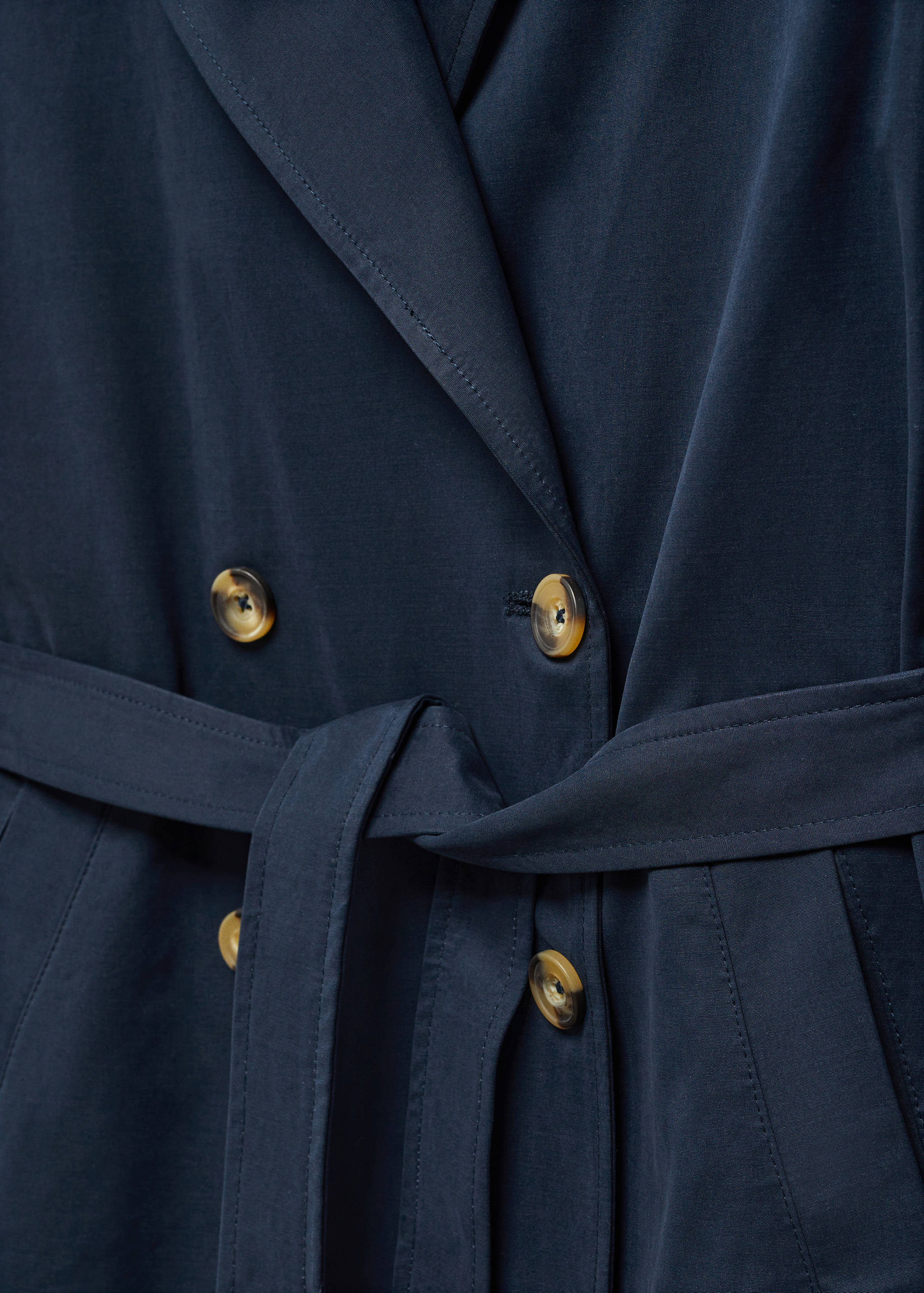 Klassischer Trenchcoat mit Gürtel - Detail des Artikels 8