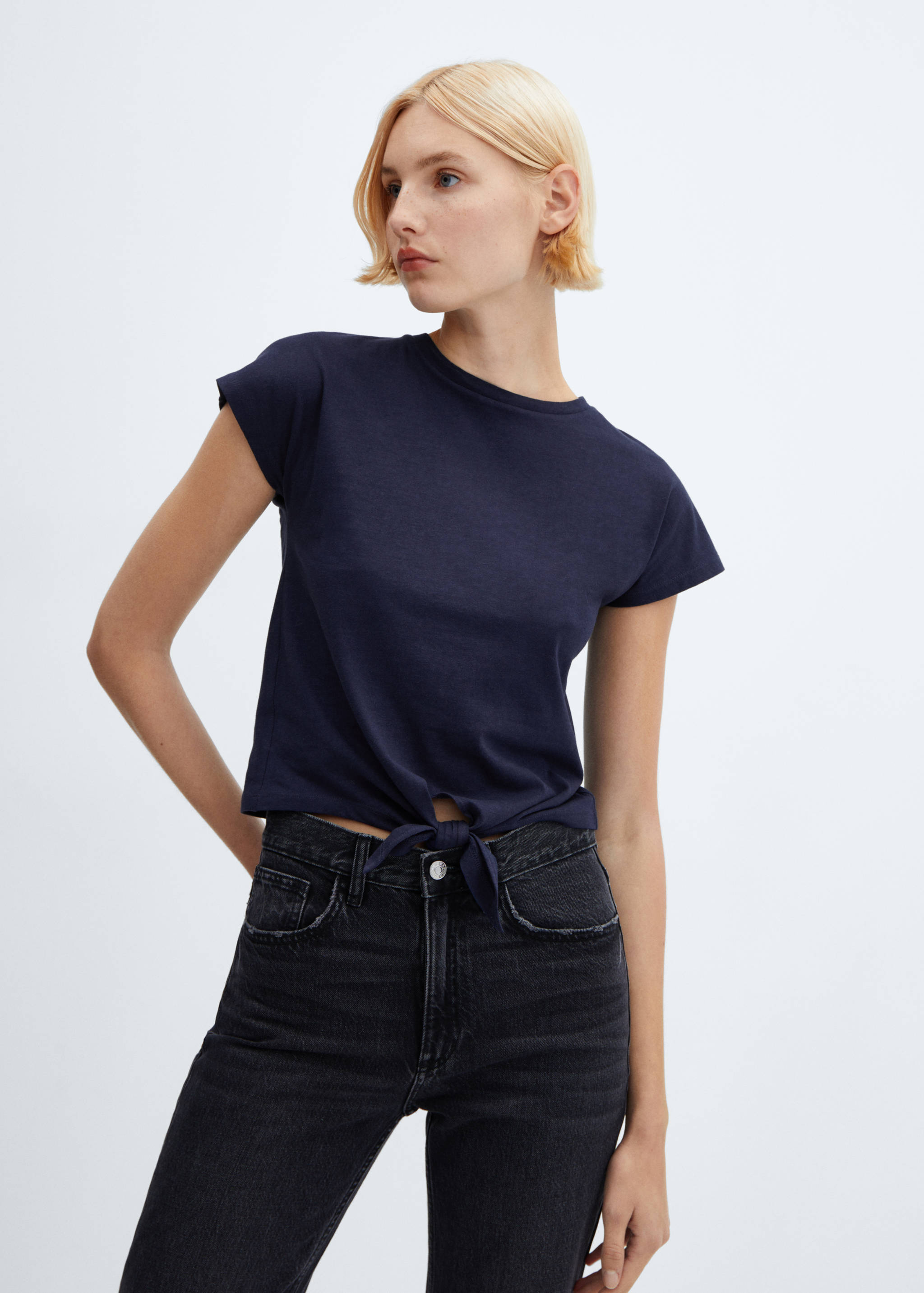 Baumwoll-T-Shirt mit Knotendetail - Mittlere Ansicht