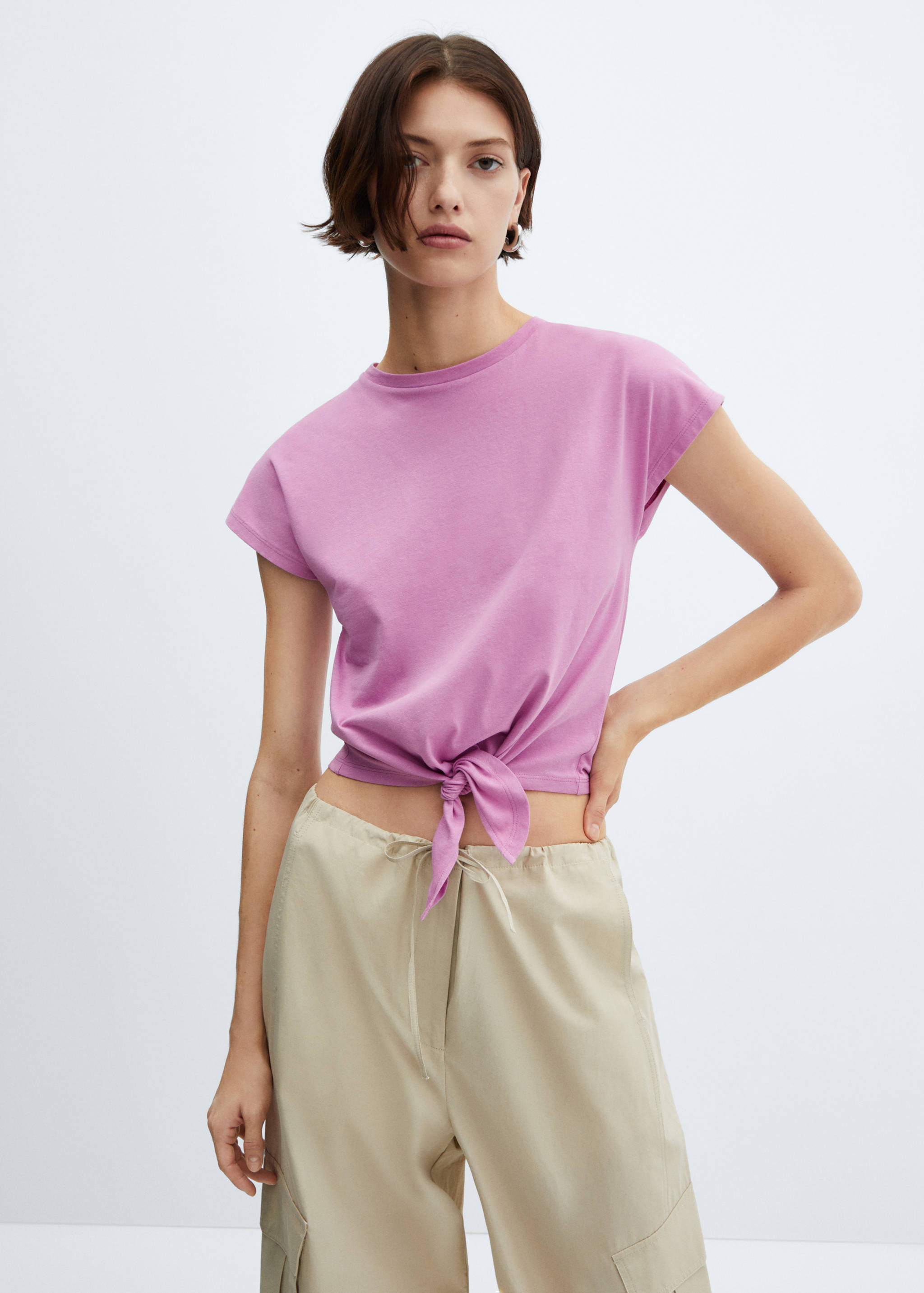Baumwoll-T-Shirt mit Knotendetail - Mittlere Ansicht
