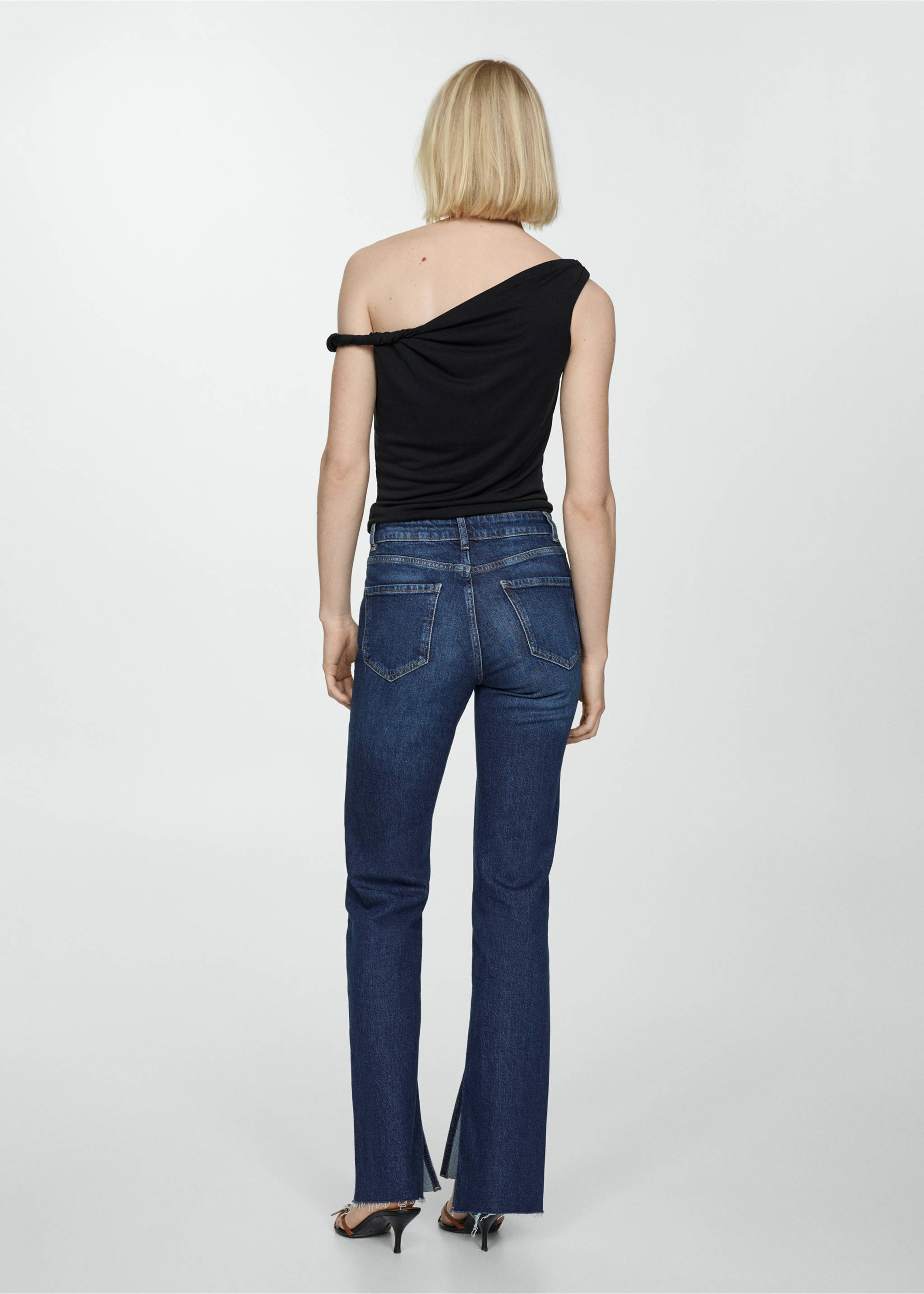 Medium-rise straight jeans with slits - Reverse of the article, Dark Blue. Ref: 67040438-00.