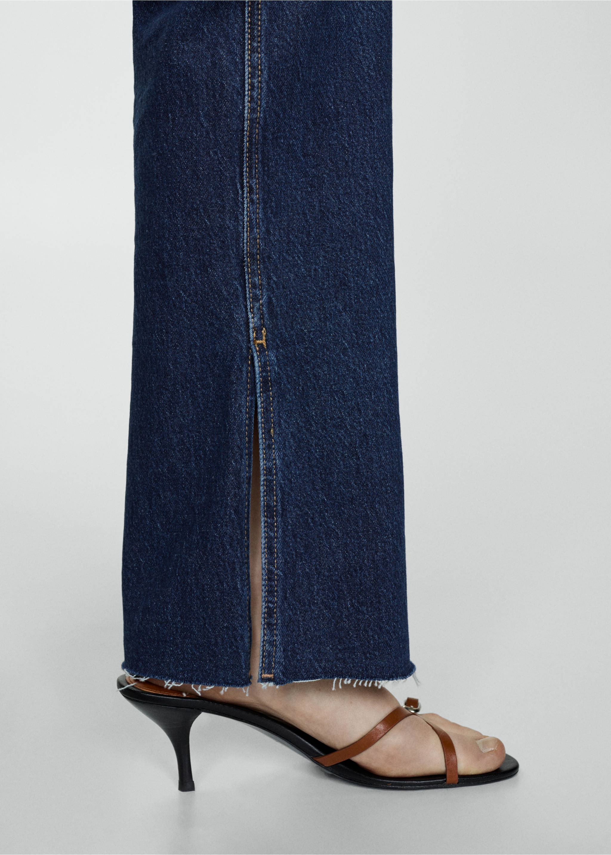 Medium-rise straight jeans with slits - Details of the article 2, Dark Blue. Ref: 67040438-00.