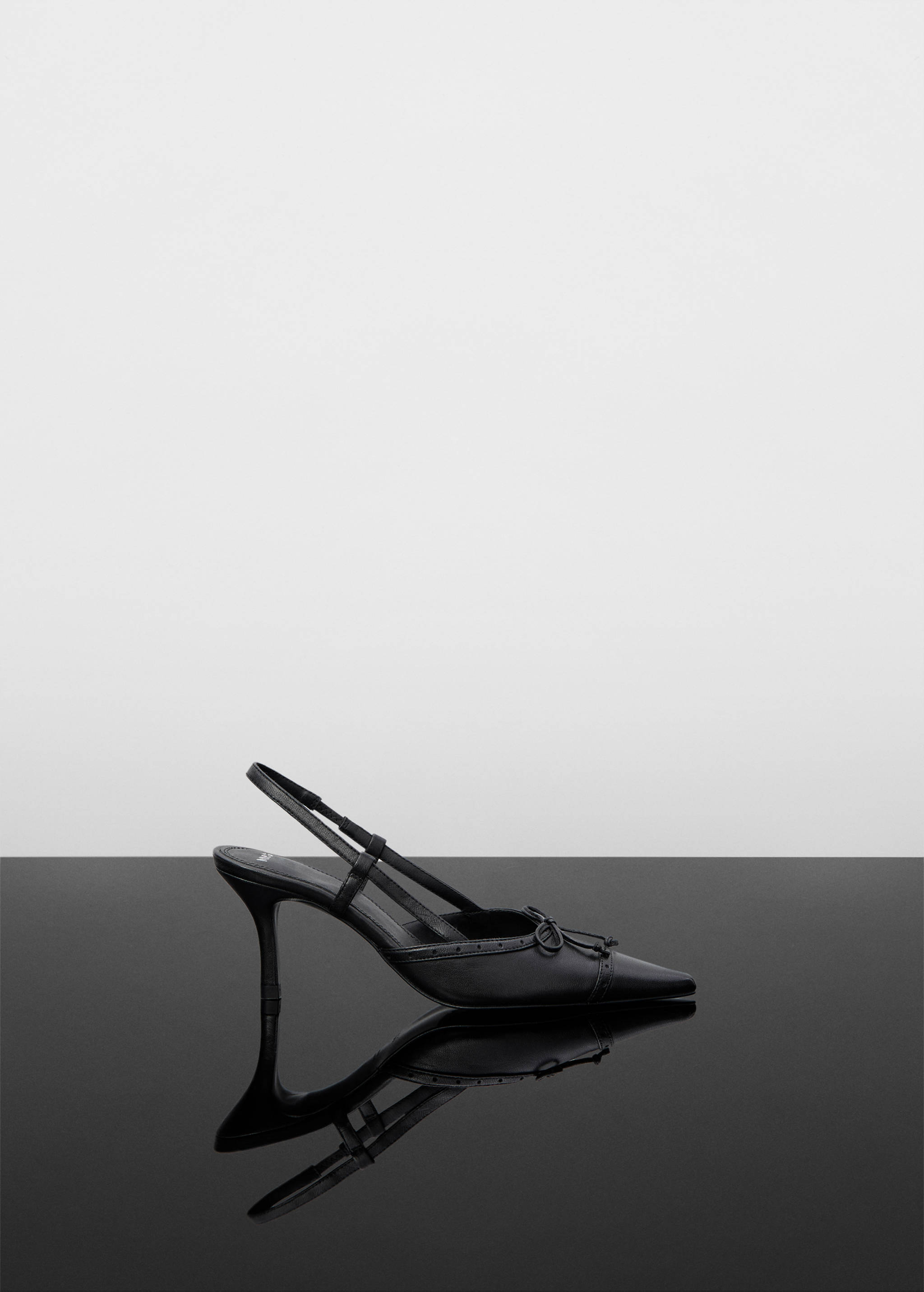 Skórzane buty w szpic - Artykuł bez modela/modelki