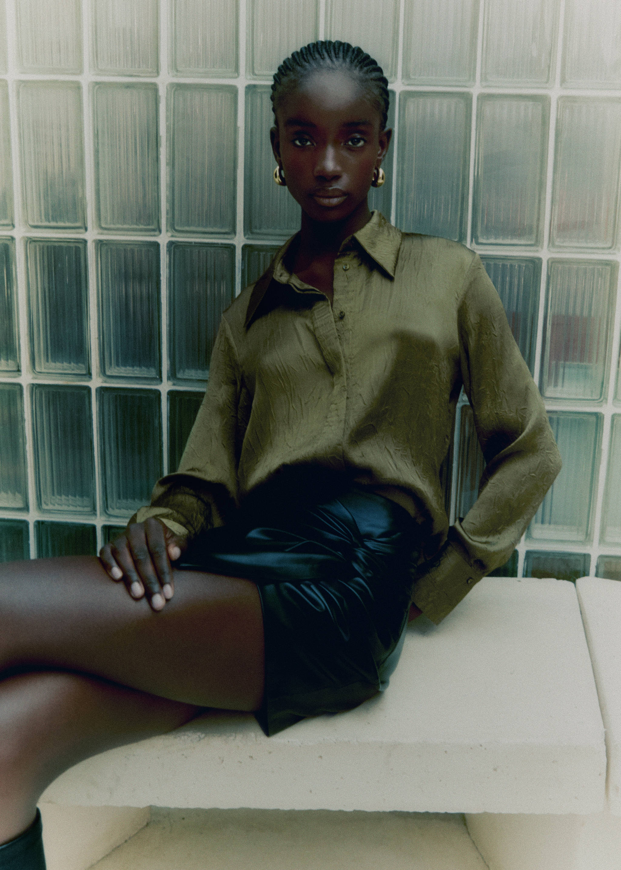 Satin textured shirt - Details of the article 6, Green. Ref: 67040457-00.