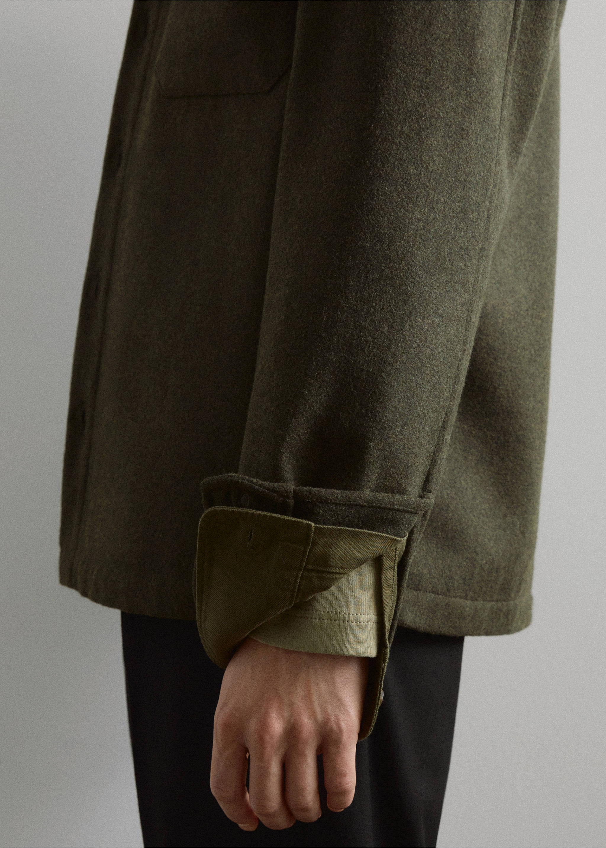 Regular-fit overshirt with pocket - Details of the article 6, Khaki. Ref: 67040633-00.